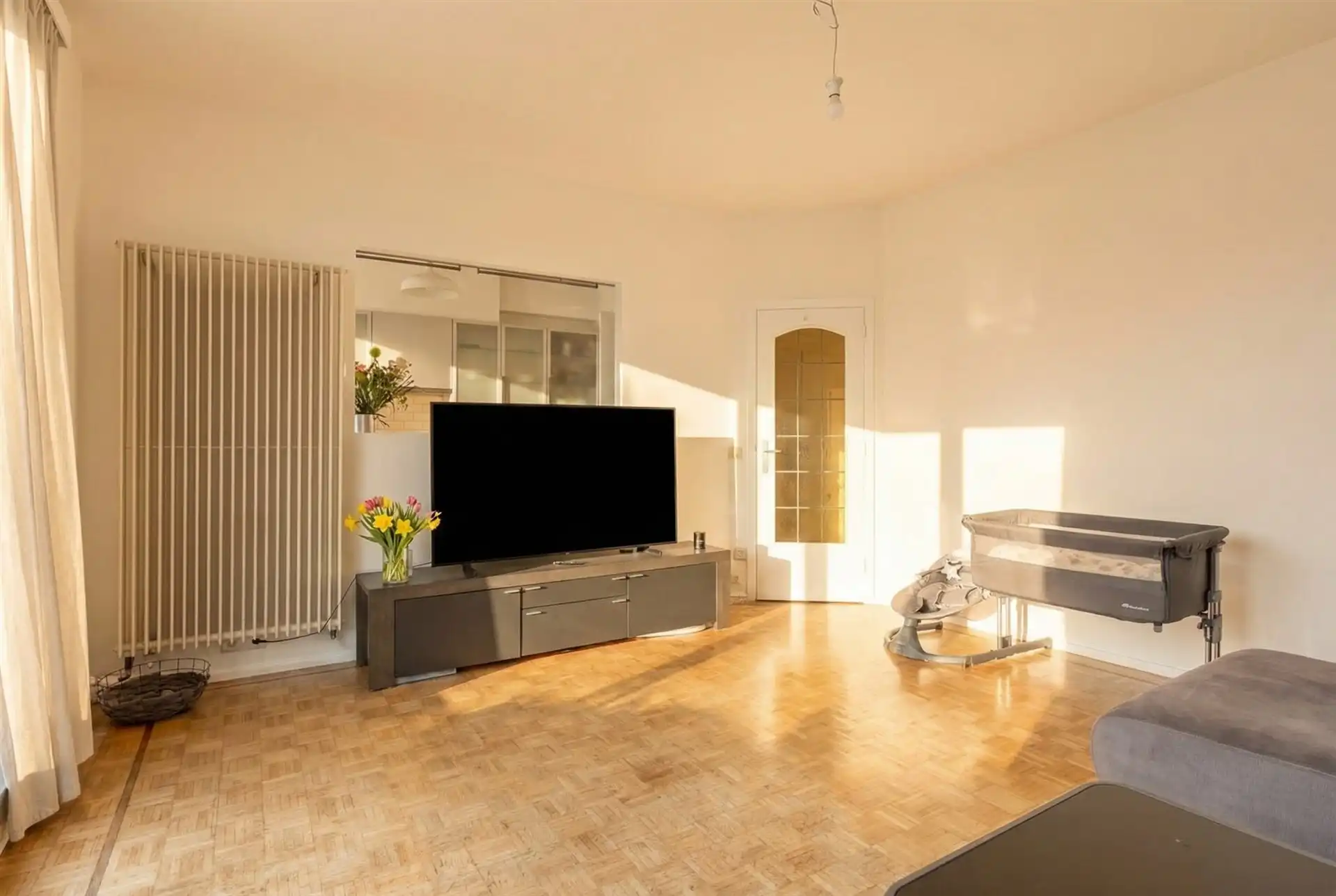 Urban Sky Living: Bright Top-Floor Apartment with Terraces. foto 5