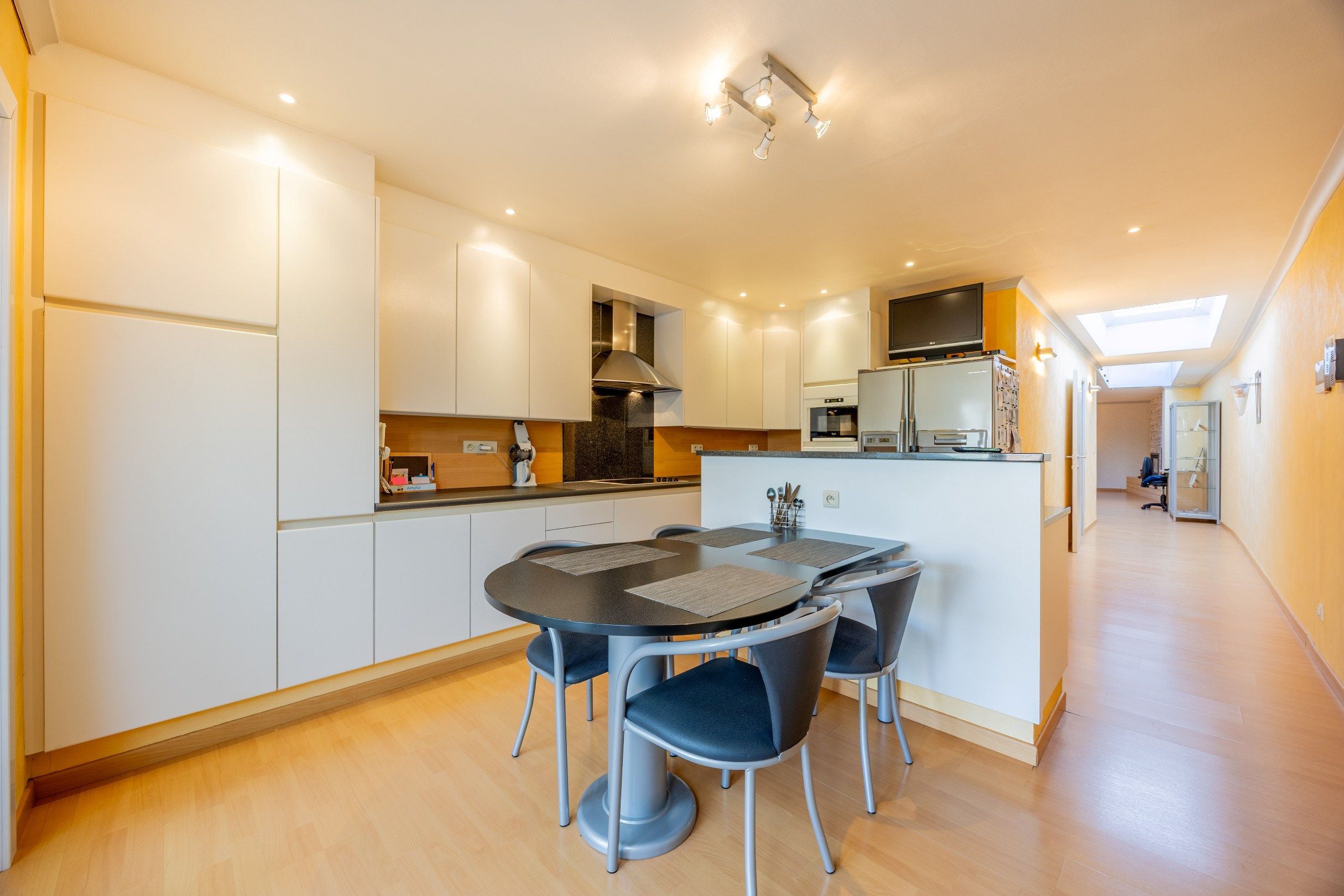 Verzorgde woning met tuin en garage foto 6