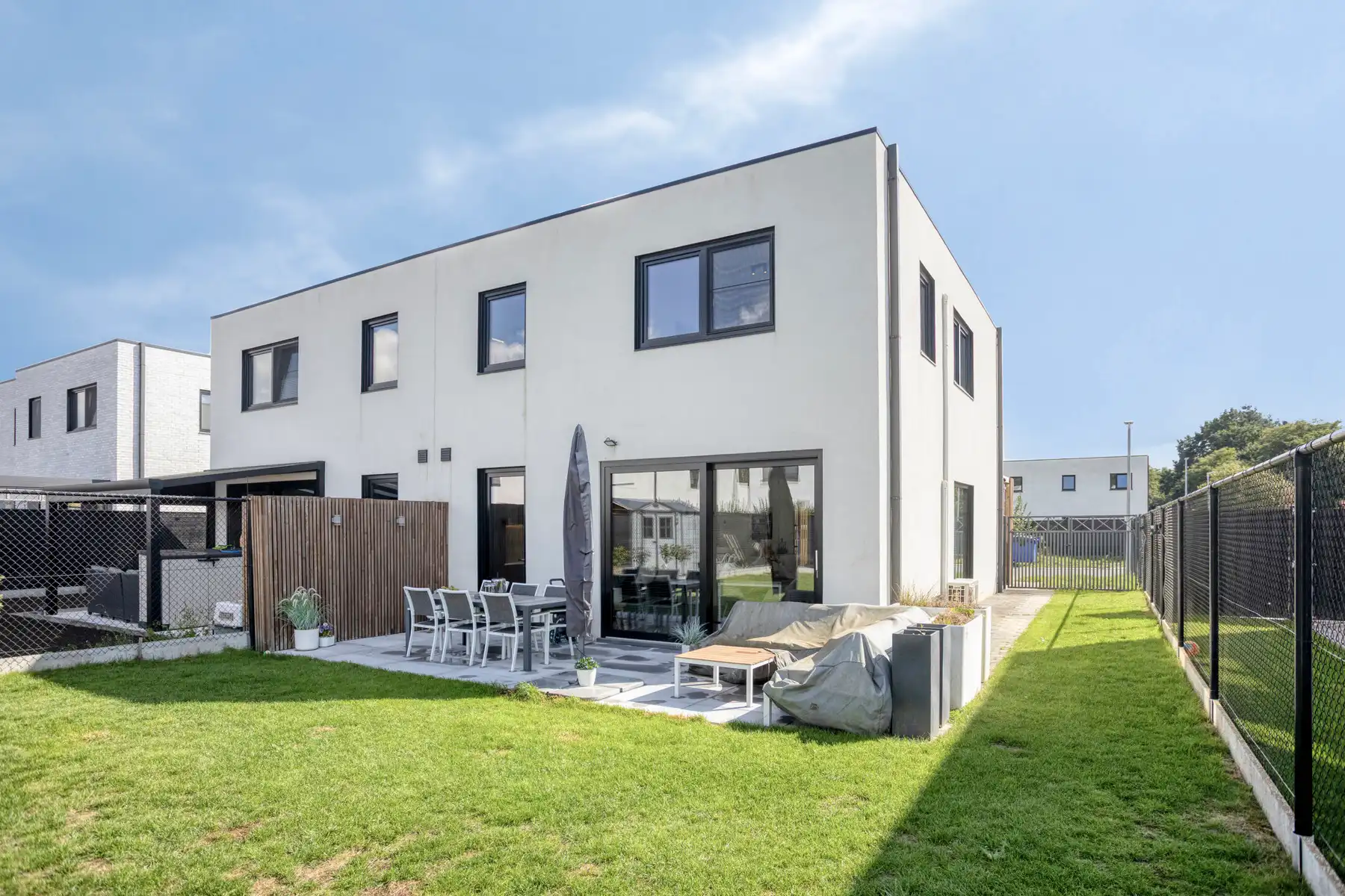 Volledig instapklare moderne halfopen woning in rustige wijk foto 32