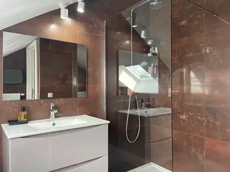 Uniek handelspand en duplex-appartement met terras foto 5