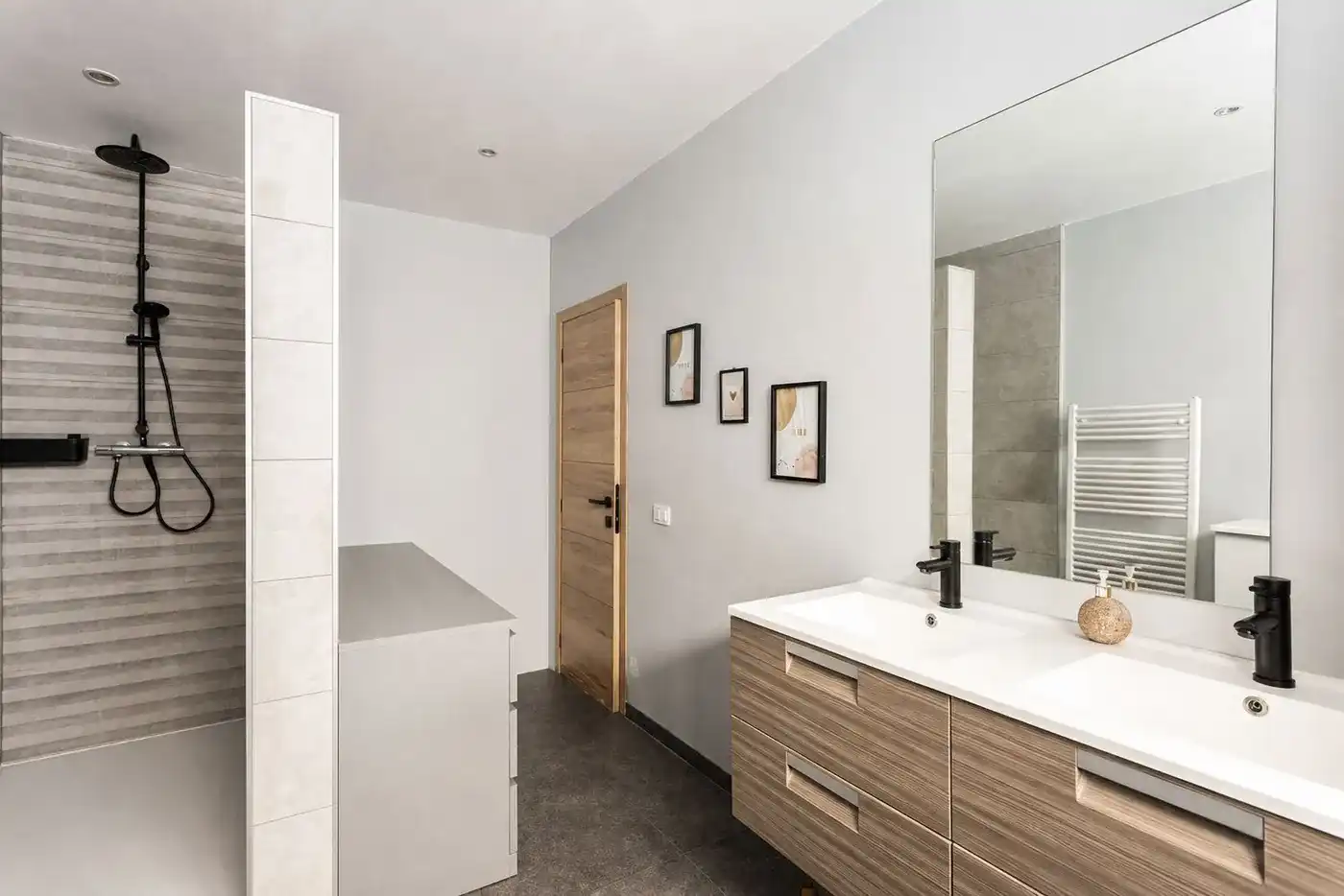 Verrassend ruime, instapklare woning in Zwevegem foto 8