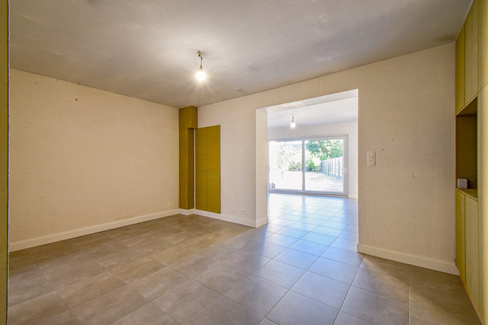 Instapklare gerenoveerde rijwoning in het centrum van Gistel foto 22