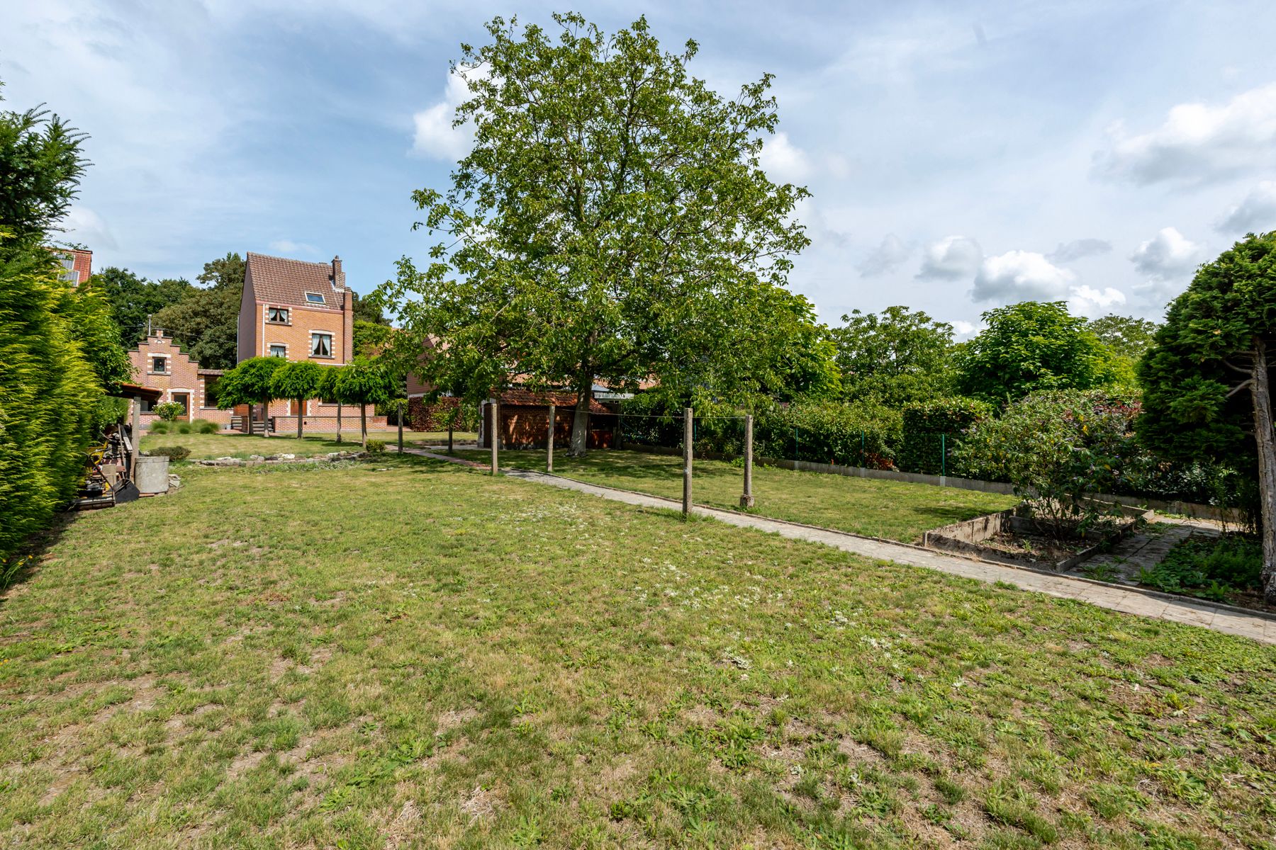 Burgerwoning met 4 slaapkamers en ruime tuin in Beigem foto 18