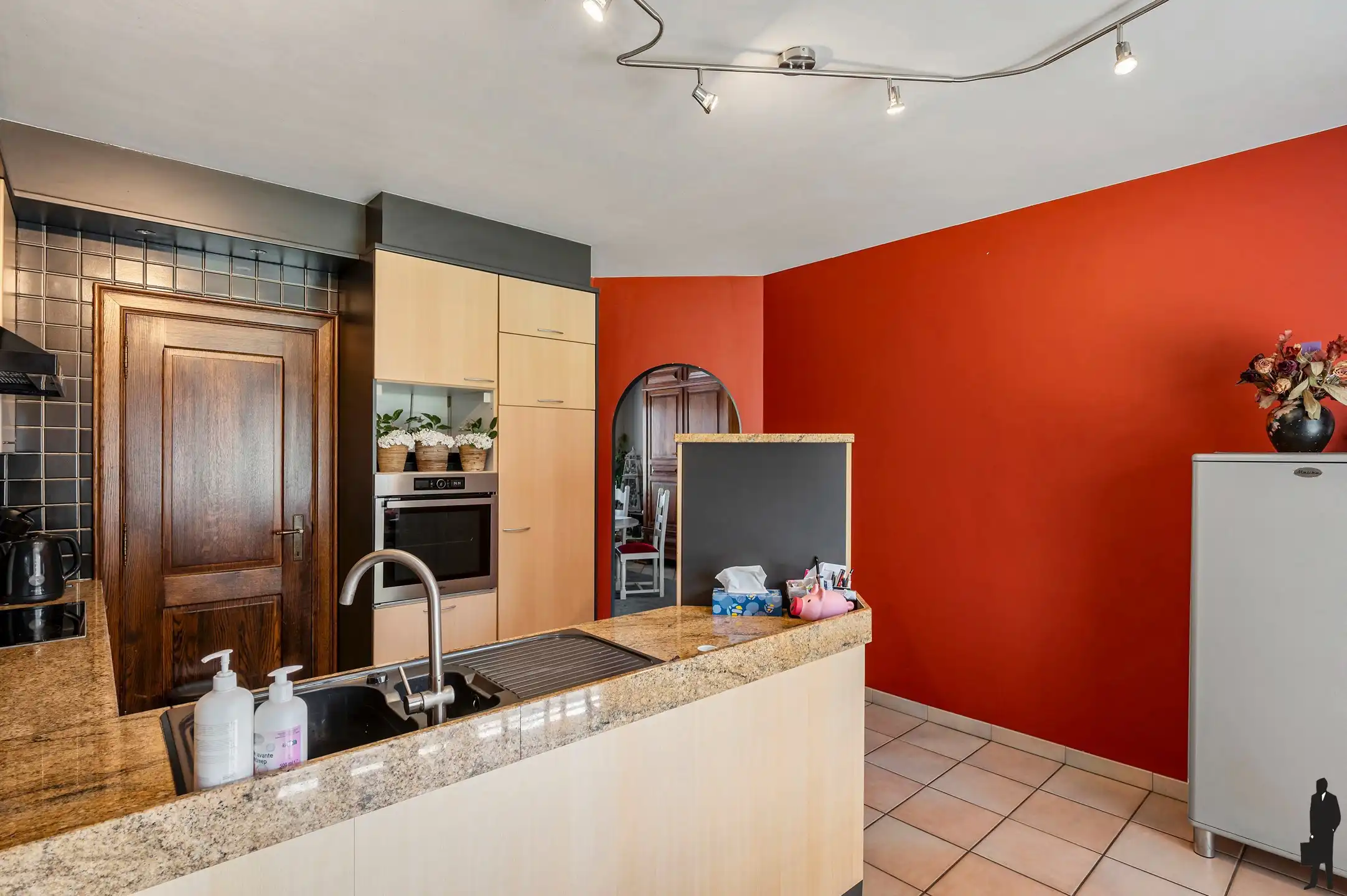 Ruime vrijstaande villa met 4 slaapkamers, inpandige garage en zuidgerichte tuin op een perceel van 2.957 m². foto 10