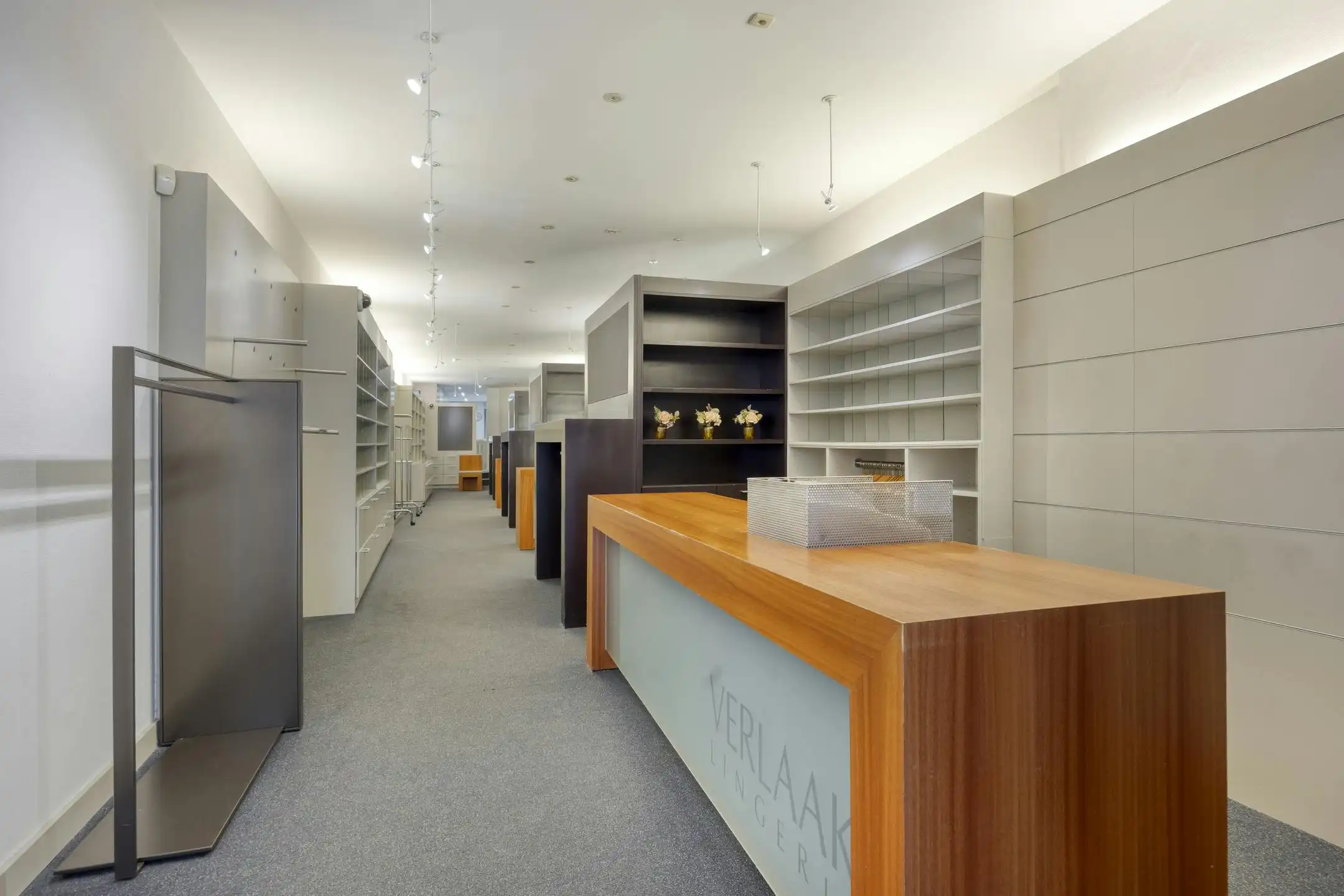 Stijlvolle stadswoning met handelspand te koop in hartje Maaseik foto 9