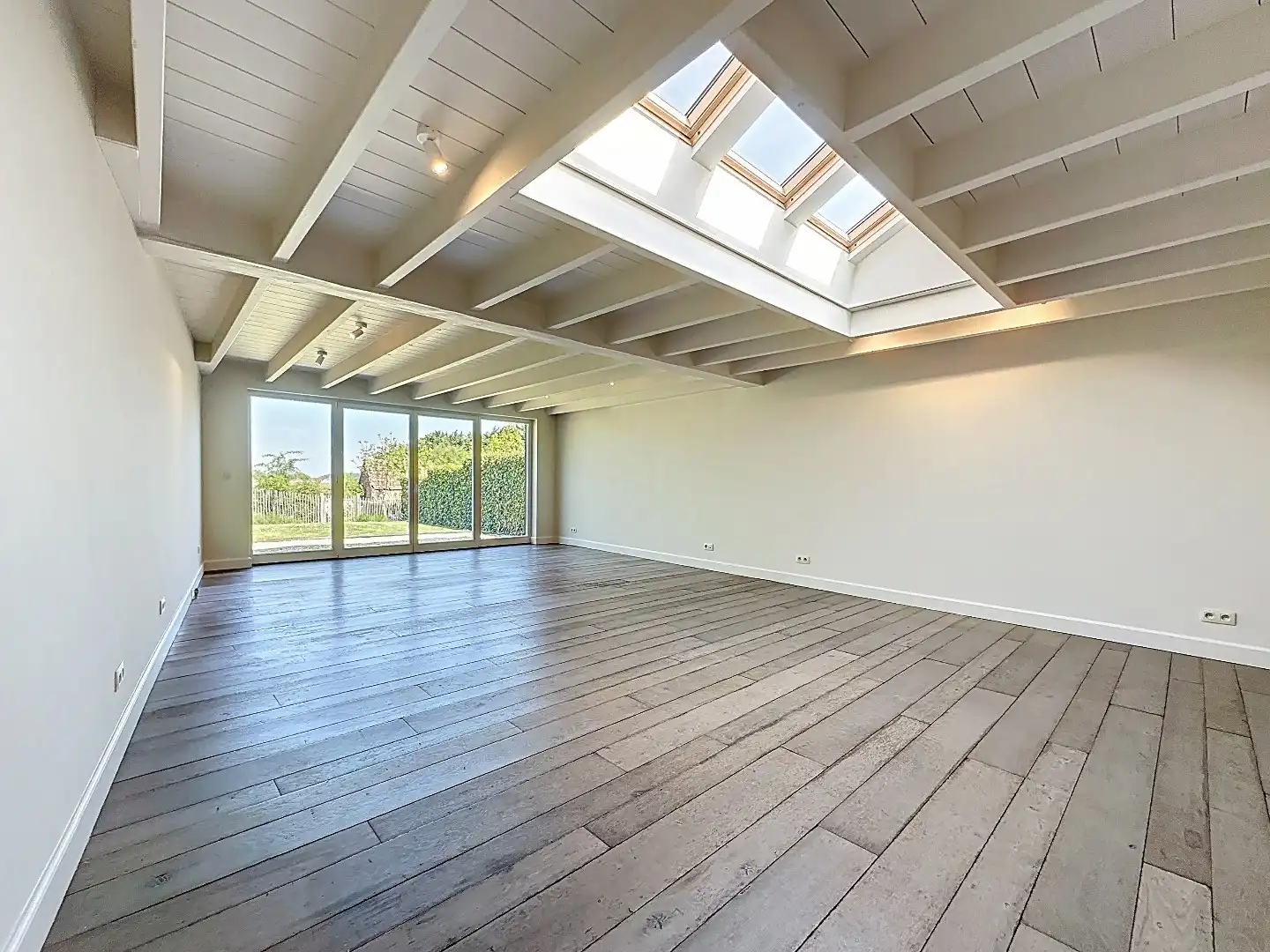 Sfeervolle en luxe tussenwoning in Zuidzande met vrij zicht over de velden foto 6