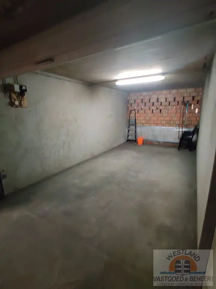 Ruime garagebox met elektriciteit foto 4