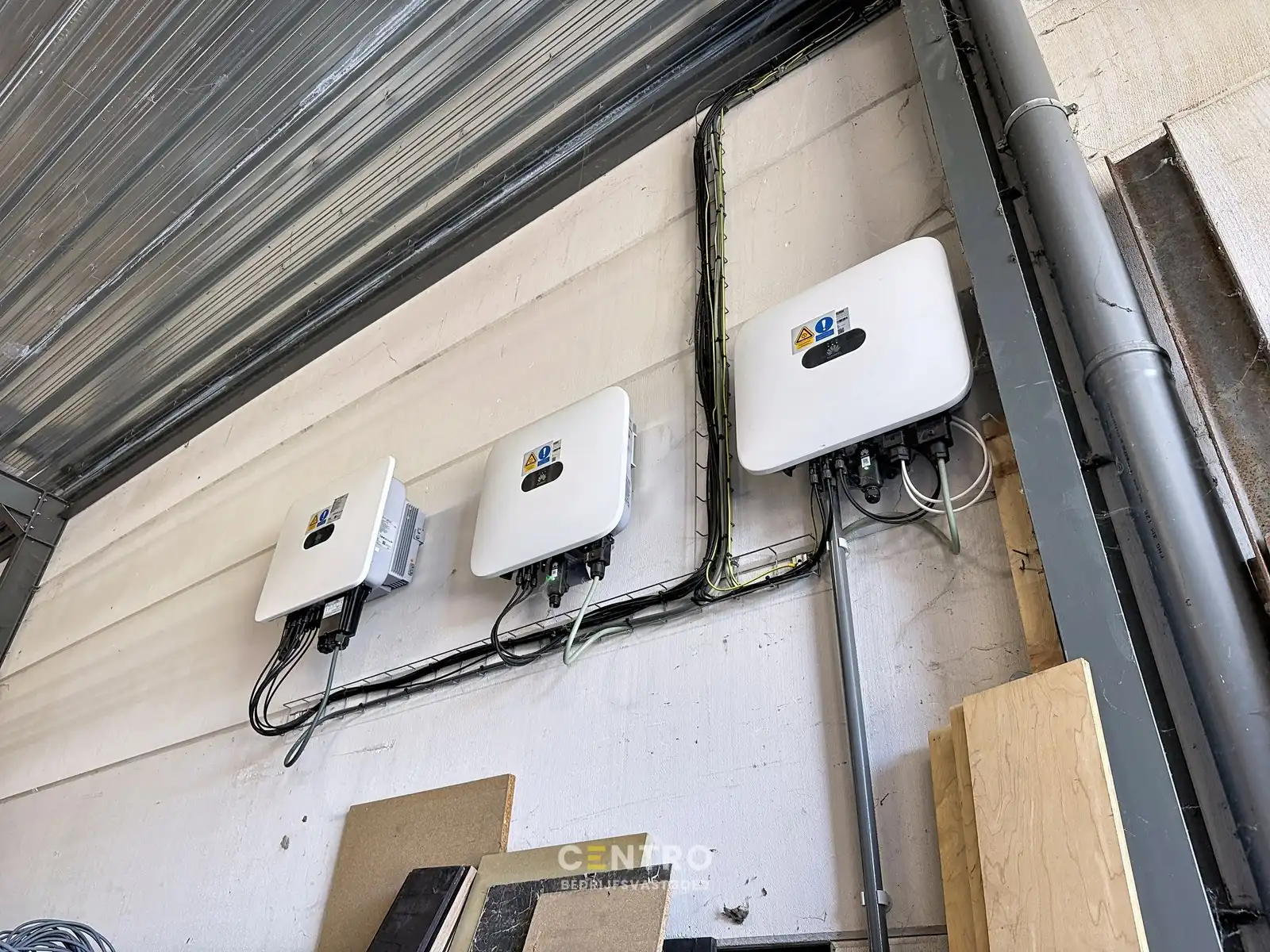 Instapklaar BEDRIJFSGEBOUW (bj. 2009) bestaande uit geïsoleerde MAGAZIJN, KANTOREN en een luxueus afgewerkte LOFT-APPARTEMENT op verdieping. Op bedrijventerrein "Oude Barriere" te Diksmuide. foto 22