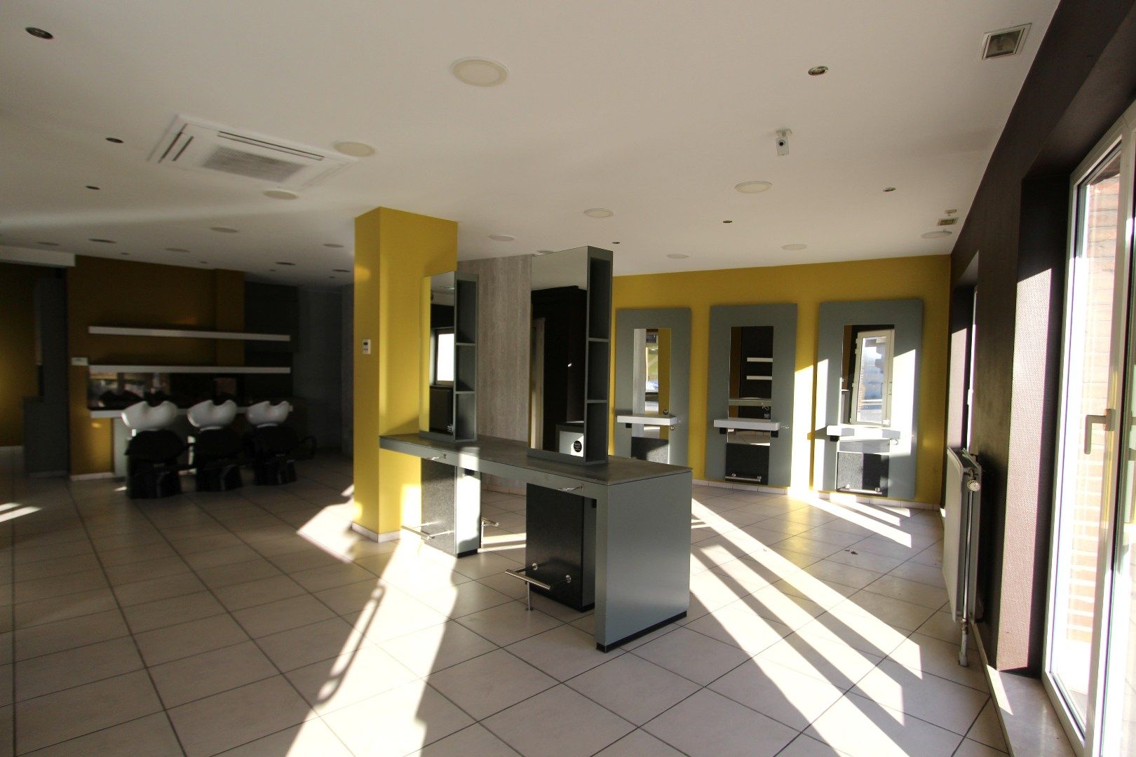 Handelsruimte op toplocatie en optimale zichtbaarheid in Tongeren foto 3