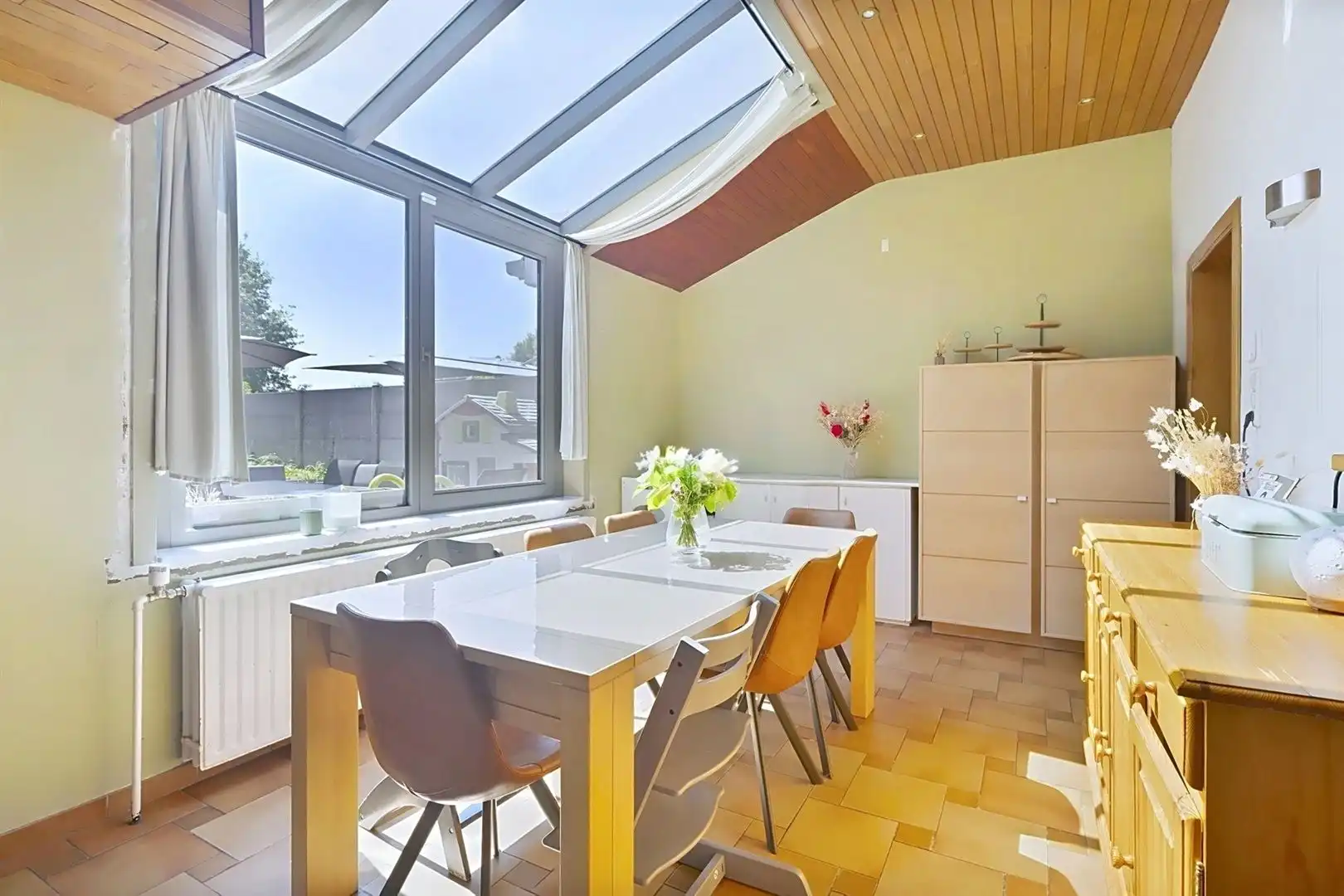HOB met 3 slaapkamers, veel ruimte en licht, een dieplopende tuin en veel potentieel foto 12