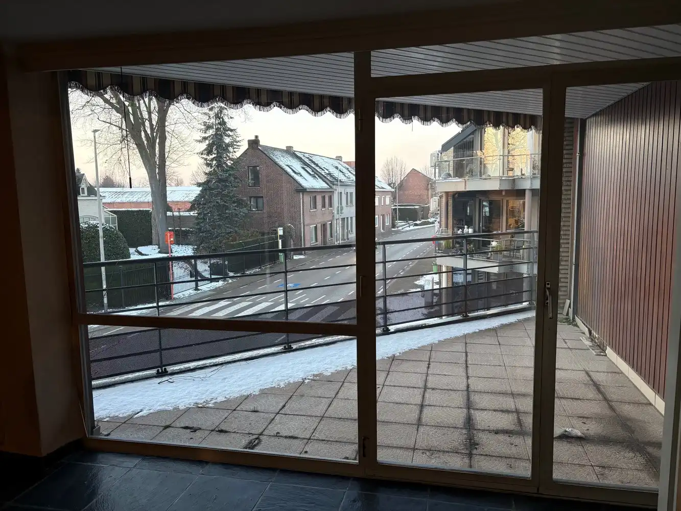 2 ruime goed gelegen te renoveren appartementen foto 5
