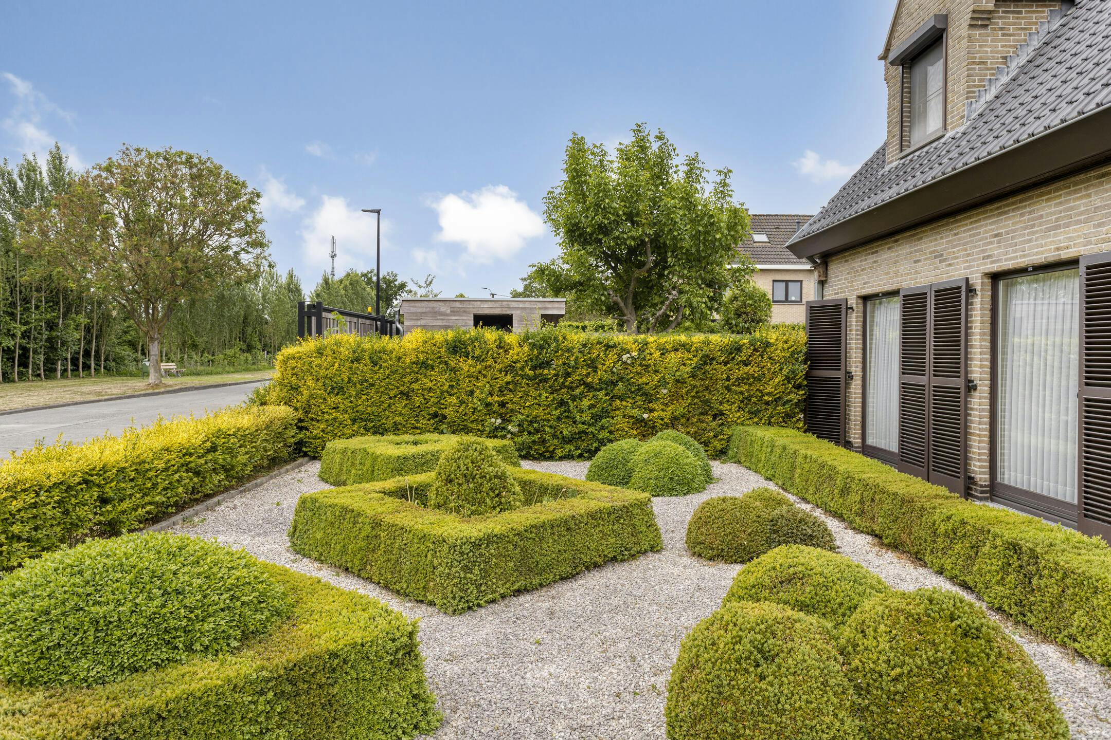 Hoofdfoto van de publicatie: Huis met 4 slaapkamers, tuin en ruime garage in Maldegem
