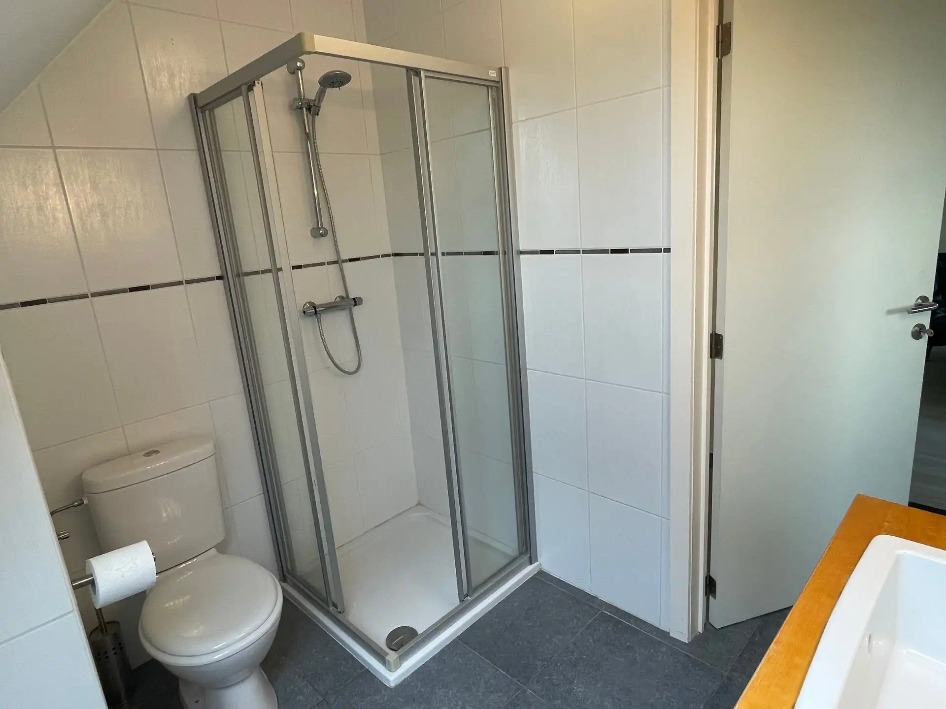 Gunstig gelegen en uitzonderlijk ruim gezellig appartement. foto 28