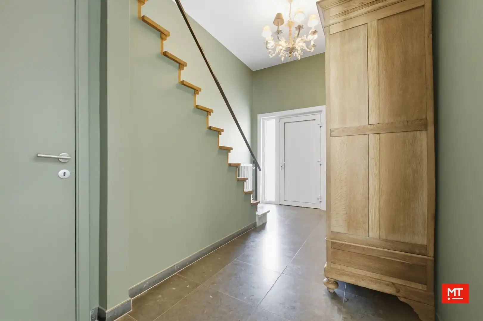 Ruime, instapklare woning met loods in het centrum van Wervik foto 8