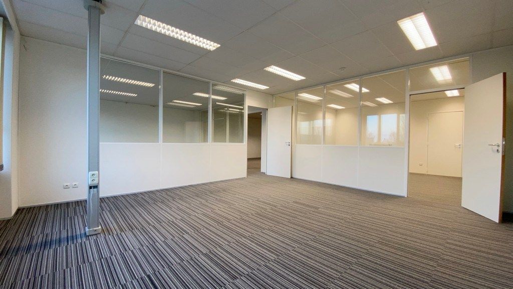 Instapklaar kantoor te huur in Brandstraat, Lokeren foto 5