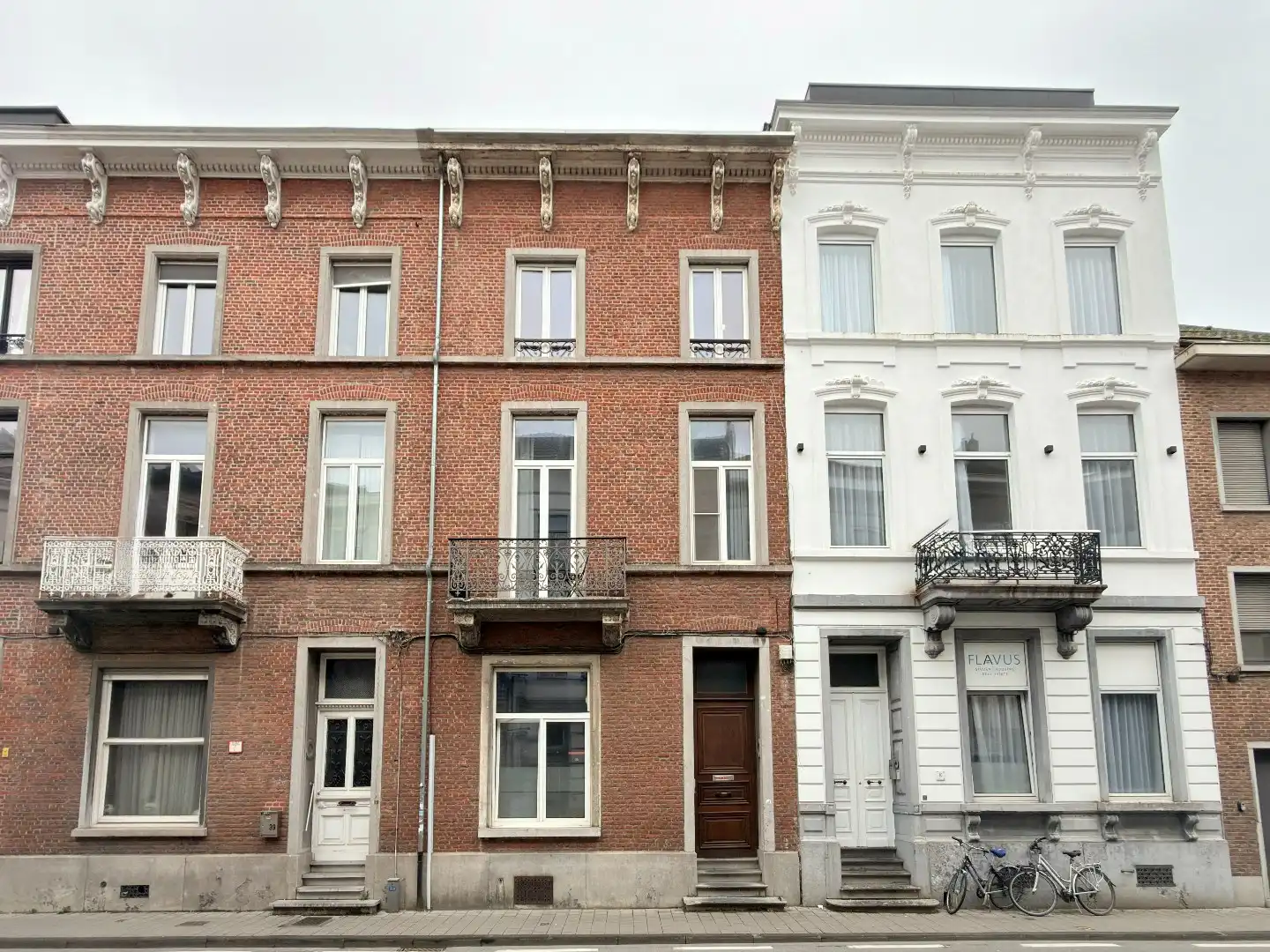 Ruim gerenoveerd appartement in het centrum van Leuven foto {{pictureIndex}}