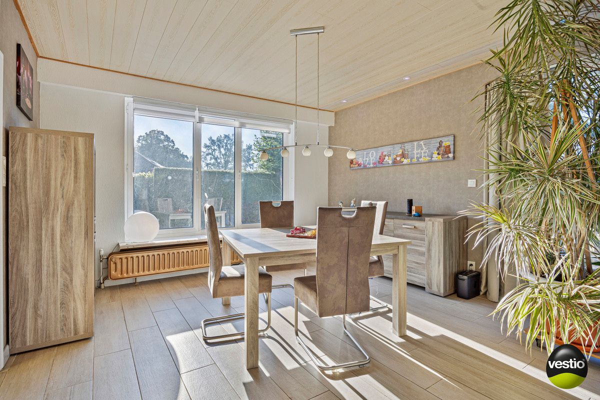 RUIME BUNGALOWWONING MET 3 SLK IN PRACHTIGE BOSRIJKE OMGEVING. foto 6