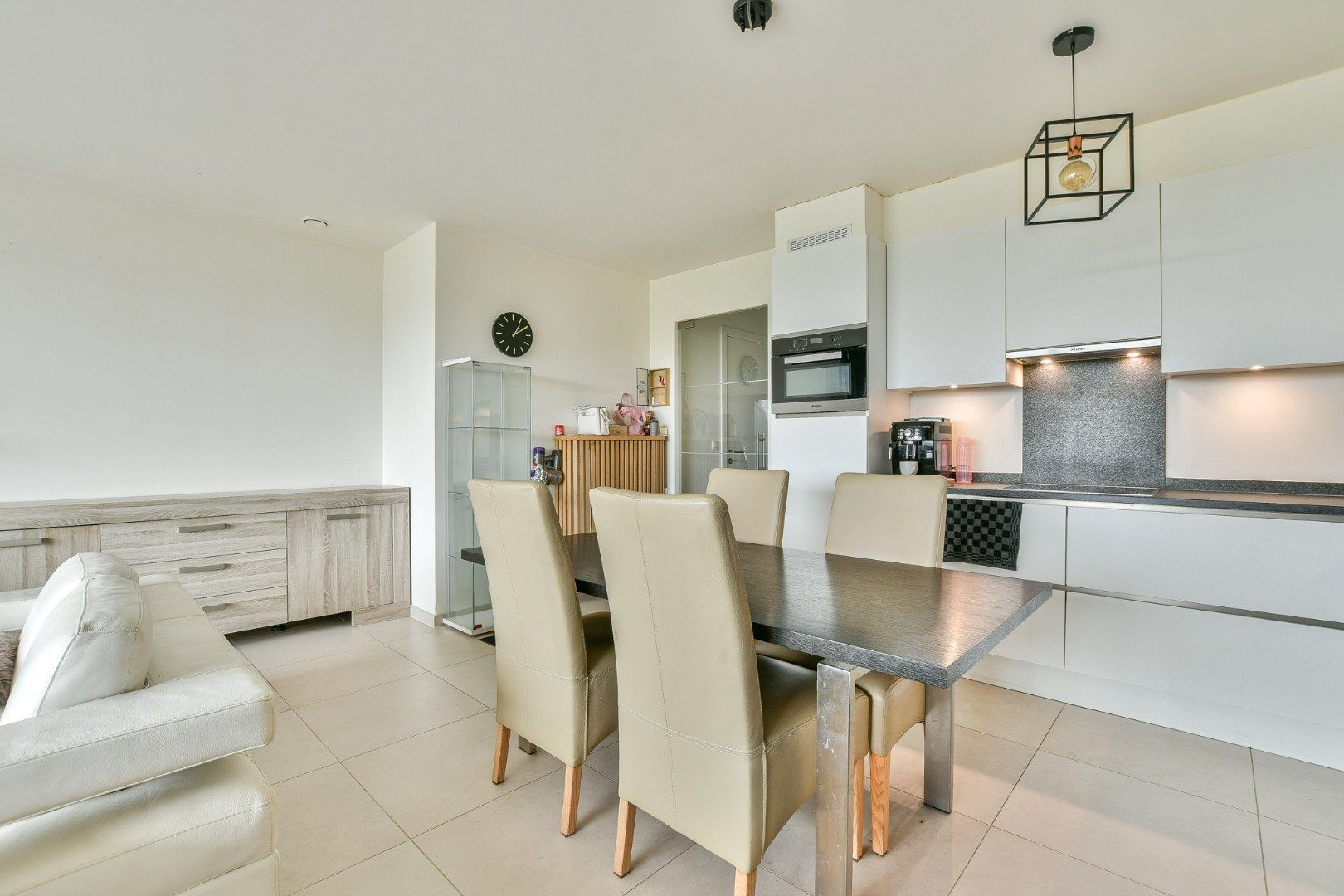 Modern 2-slaapkamerappartement op de derde verdieping met terras nabij duinen en strand, De Haan foto 5