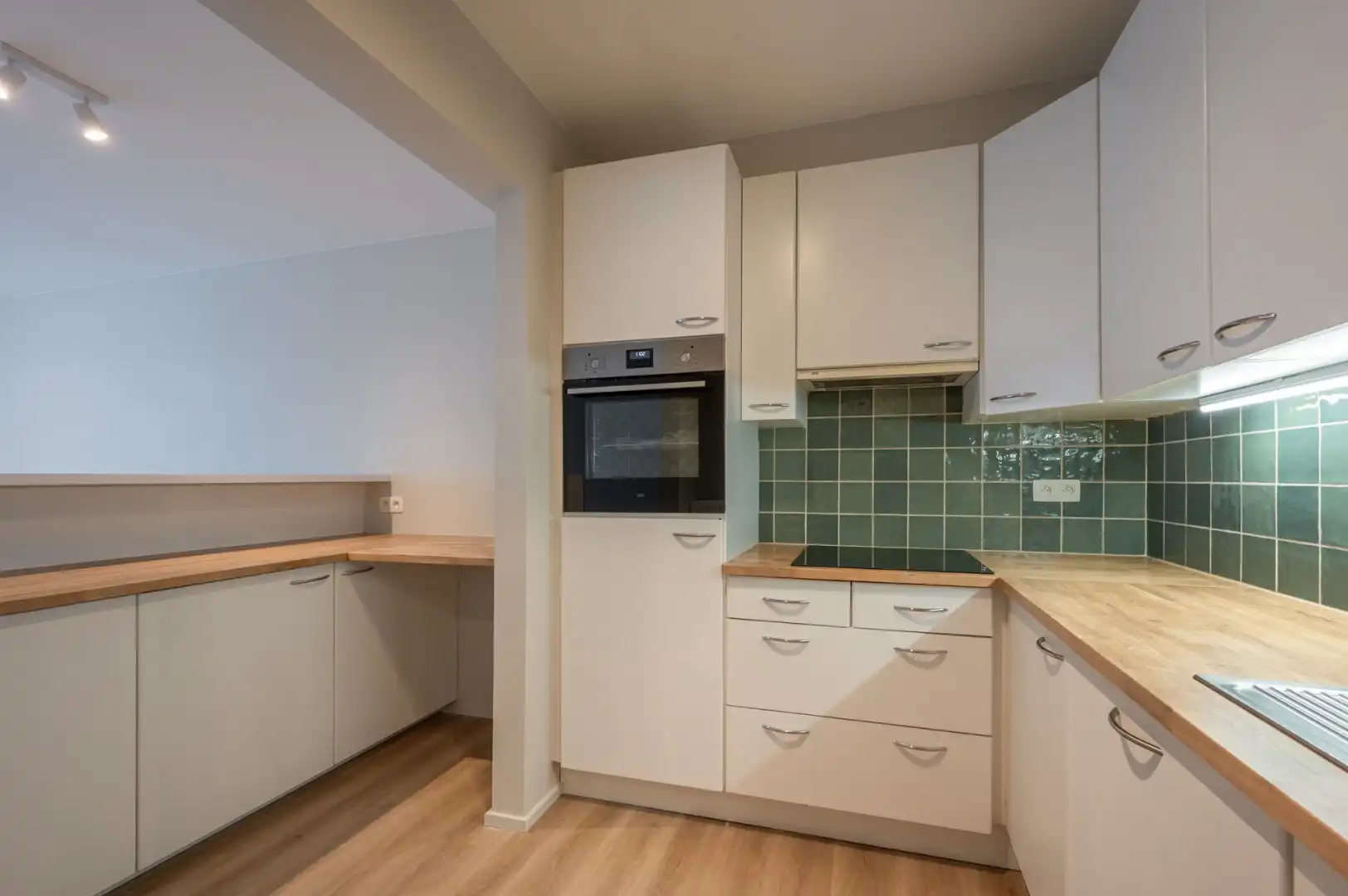 Instapklaar appartement op zeer centrale ligging tussen Lichttorenplein en Dumortierlaan foto 9