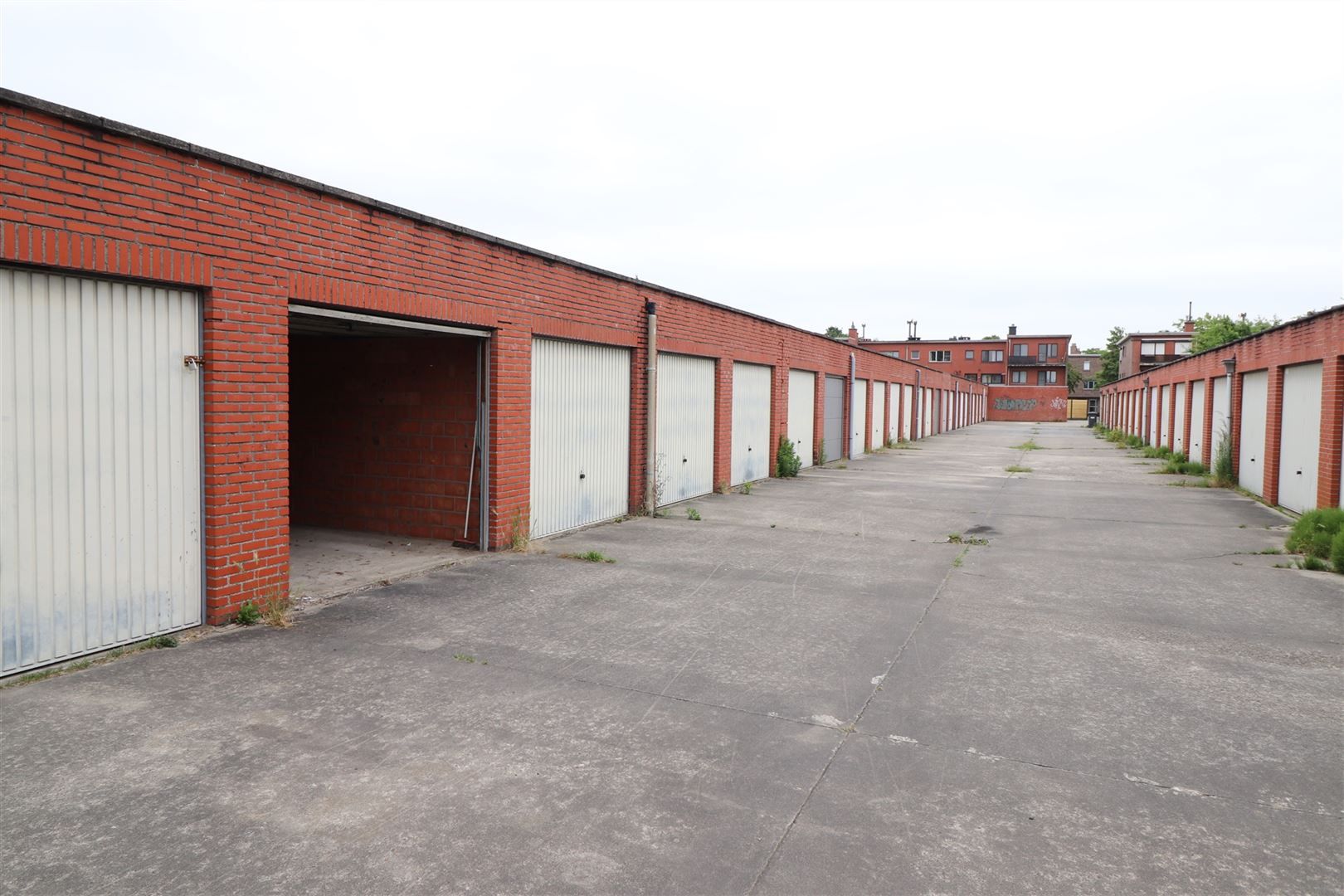 Afgesloten garagebox foto {{pictureIndex}}