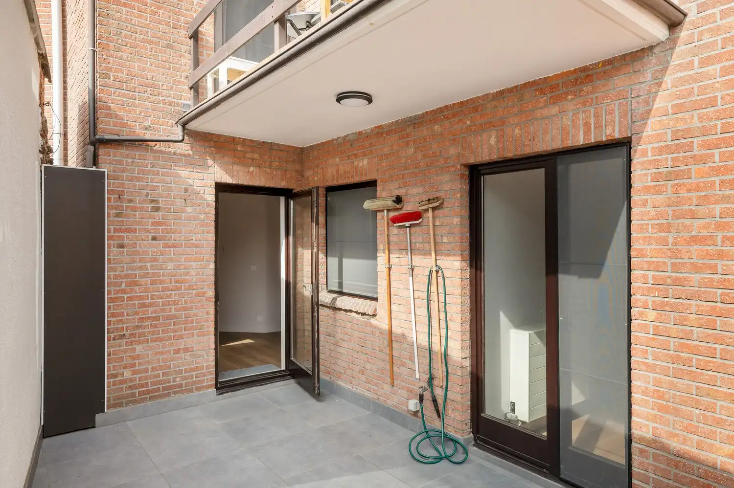TE HUUR – Goed onderhouden appartement met 3 slaapkamers, terras en prachtig uitzicht. foto 19