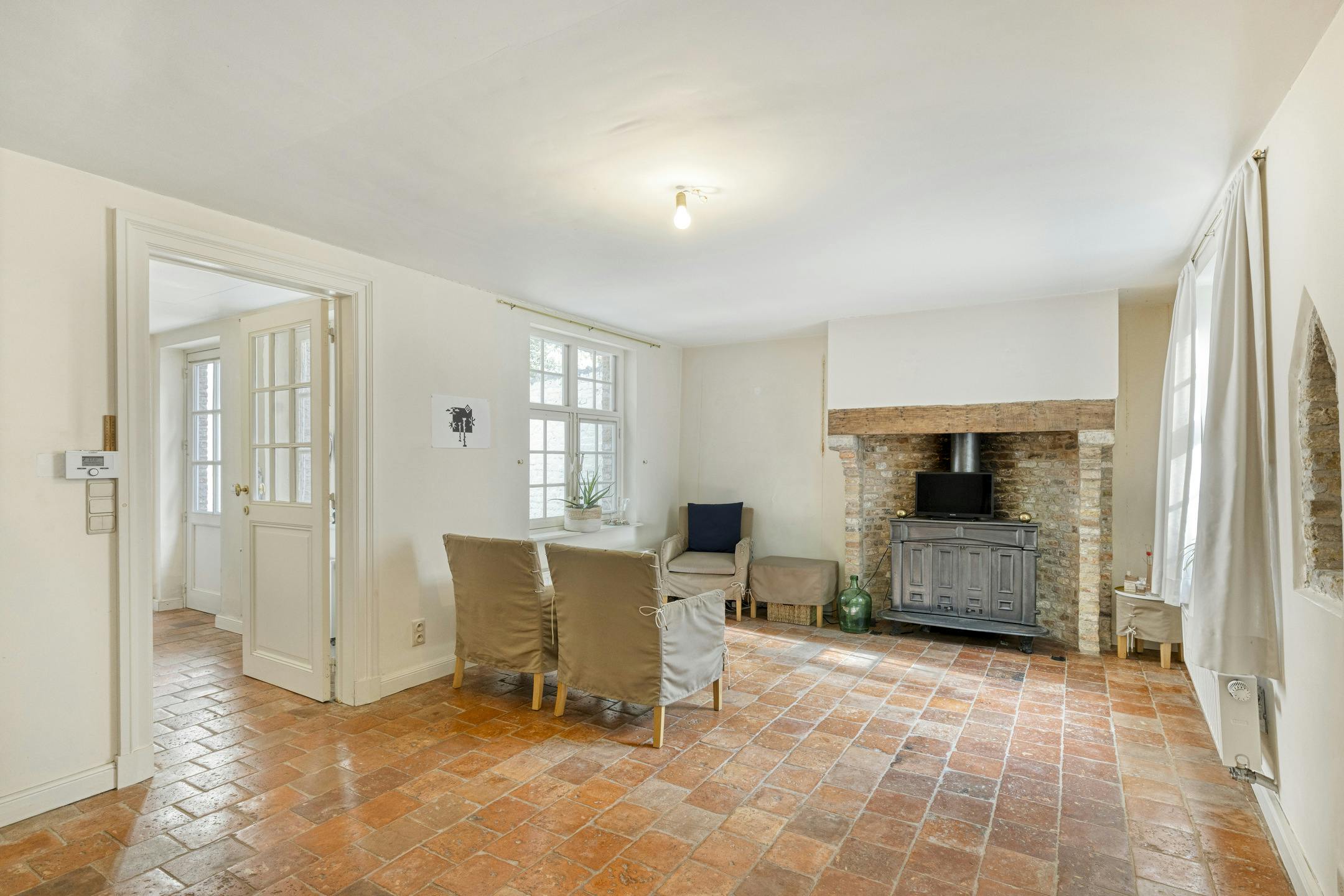 Charmevol huis met 2 slaapkamers en stadskoer in hartje Brugge foto 3