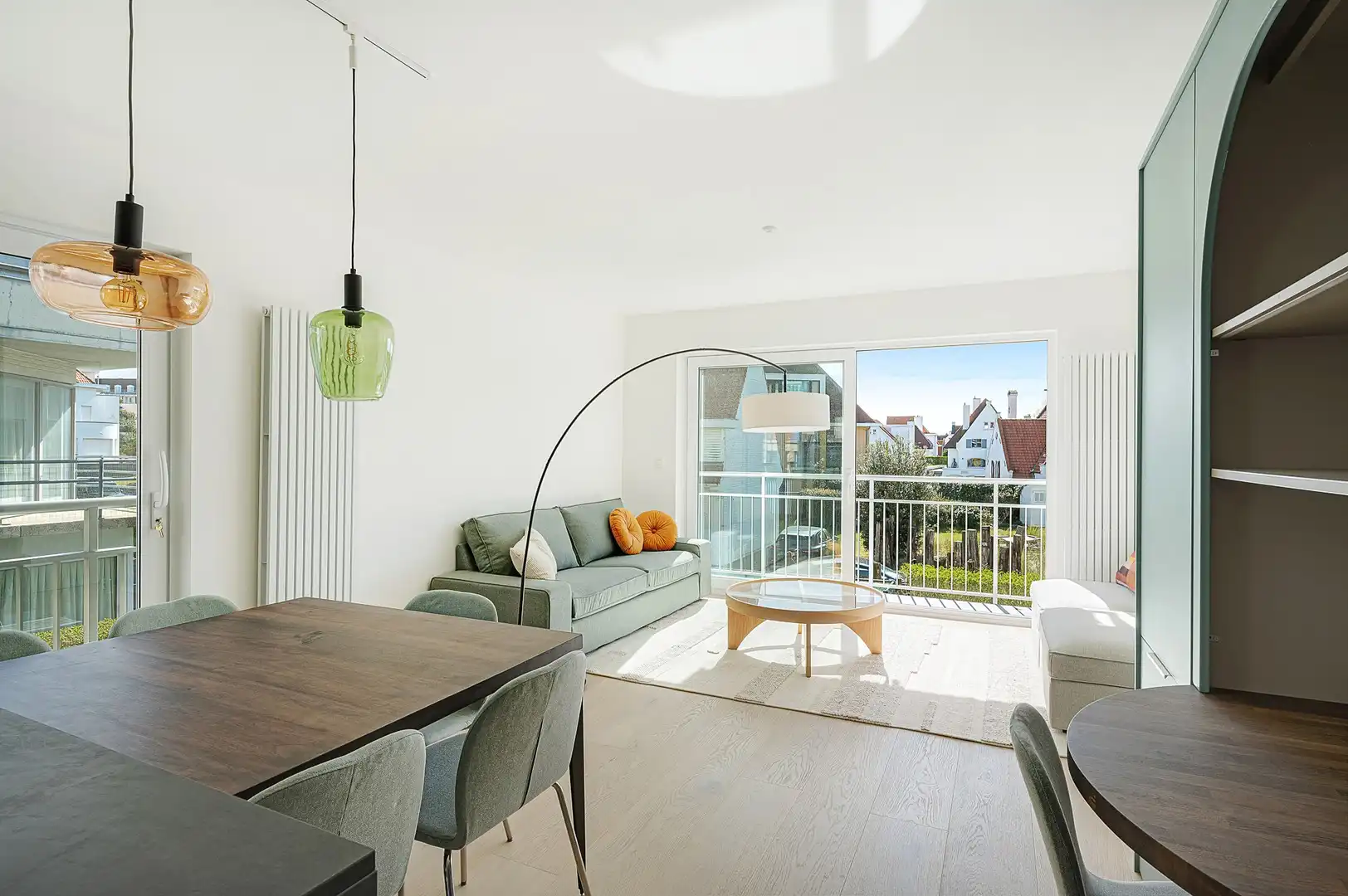 Appartement met twee slaapkamers, volledig gerenoveerd, op wandelafstand van het strand van Duinbergen. foto {{pictureIndex}}