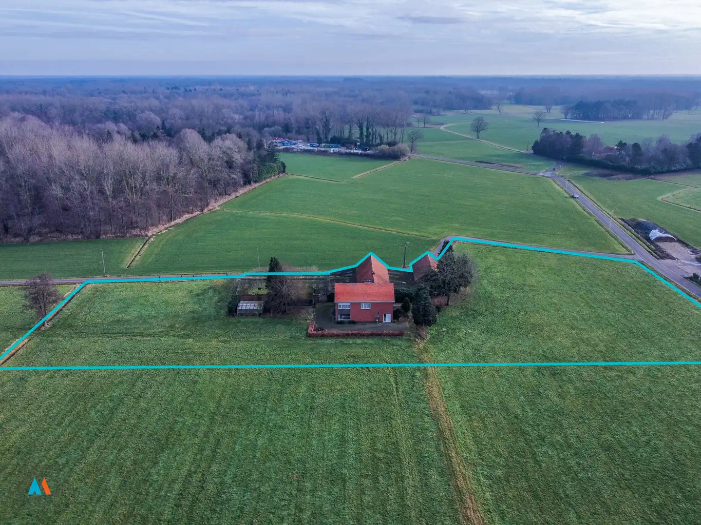 Hoofdfoto van de publicatie: Boerderij met stallen op 1 ha