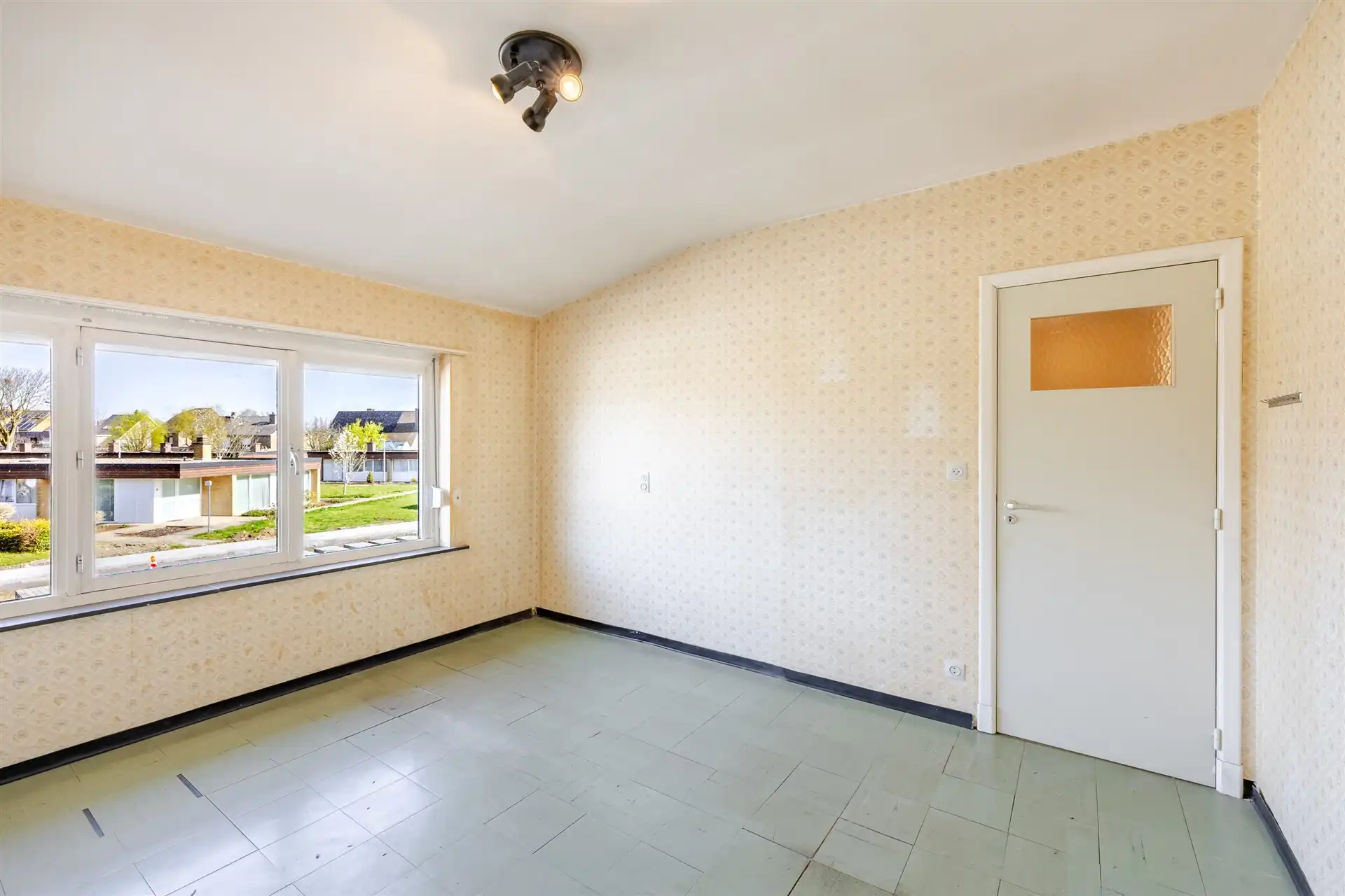 Te renoveren woning met 4 slpk en tuin foto 12