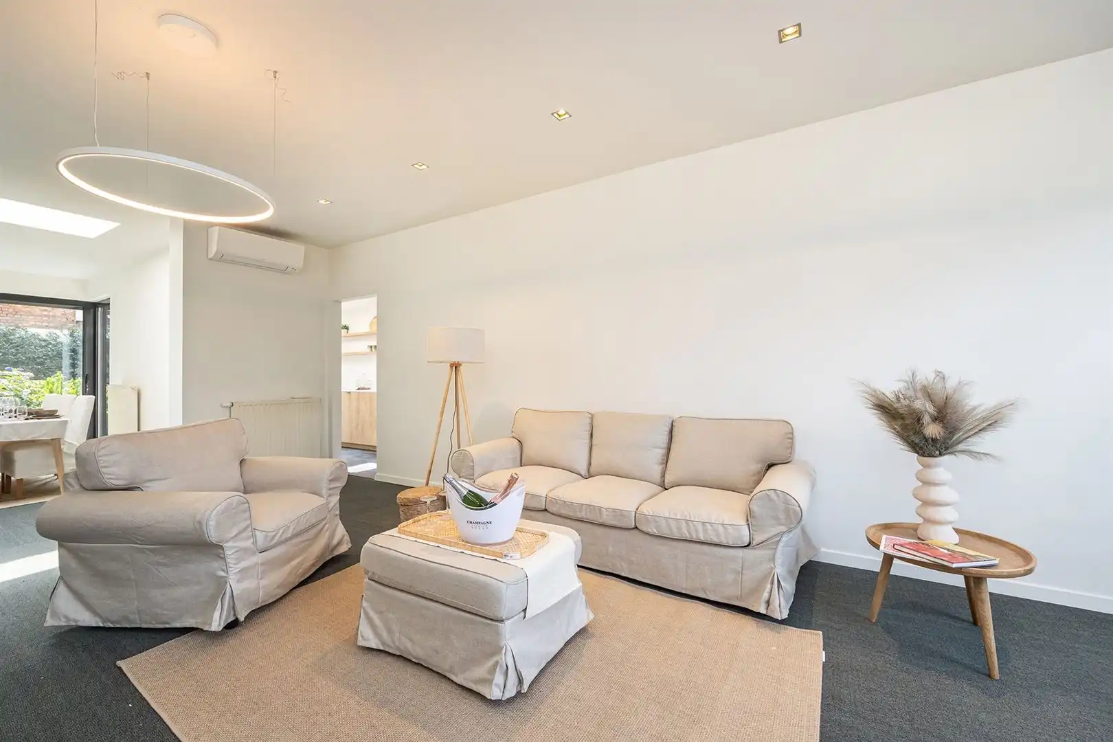 Instapklare herenwoning met privéparking, zonnepanelen en zuidgerichte patio foto 7