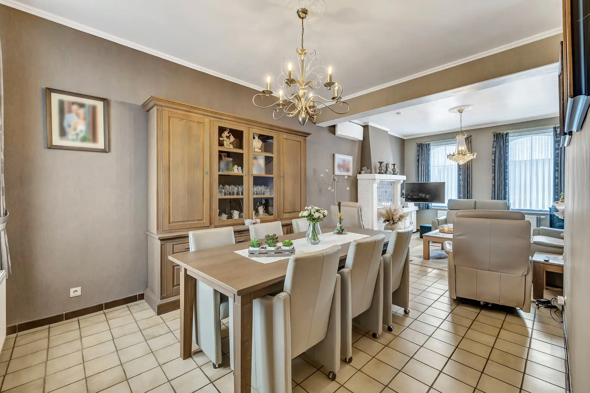Goed onderhouden woning met garage op strategische locatie foto 3
