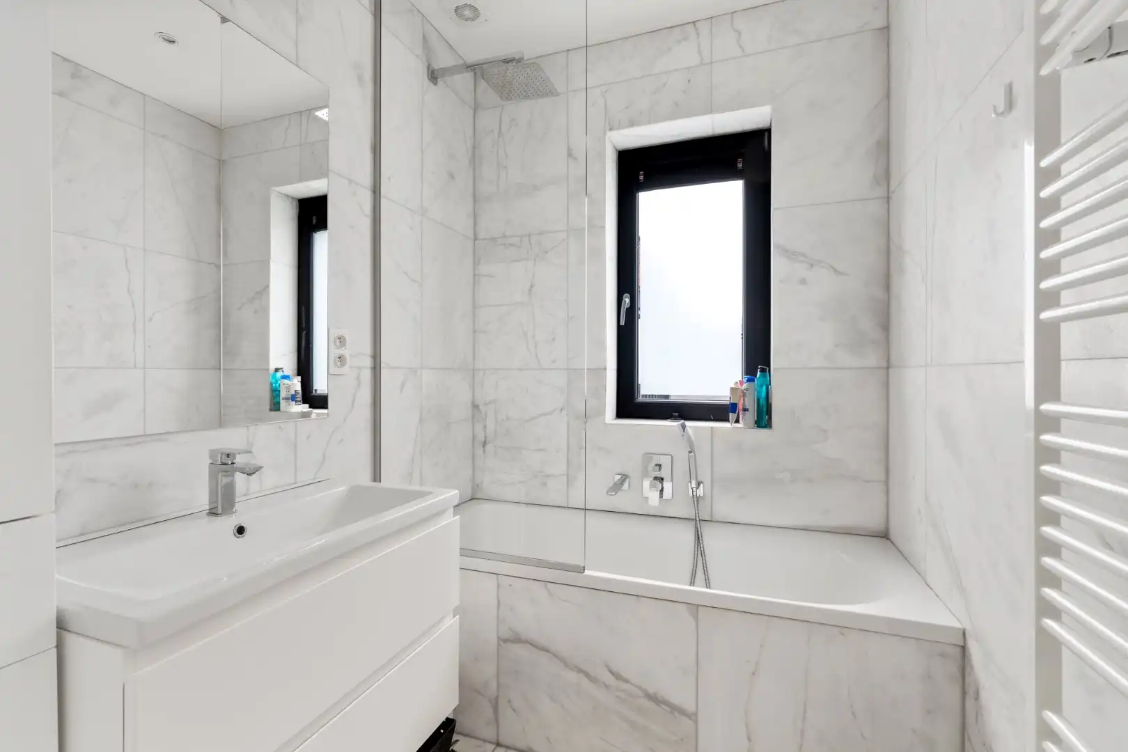 SCHITTEREND 2 SLPK APPARTEMENT MET ZONNIG TERRAS VLAKBIJ CENTRUM foto 13