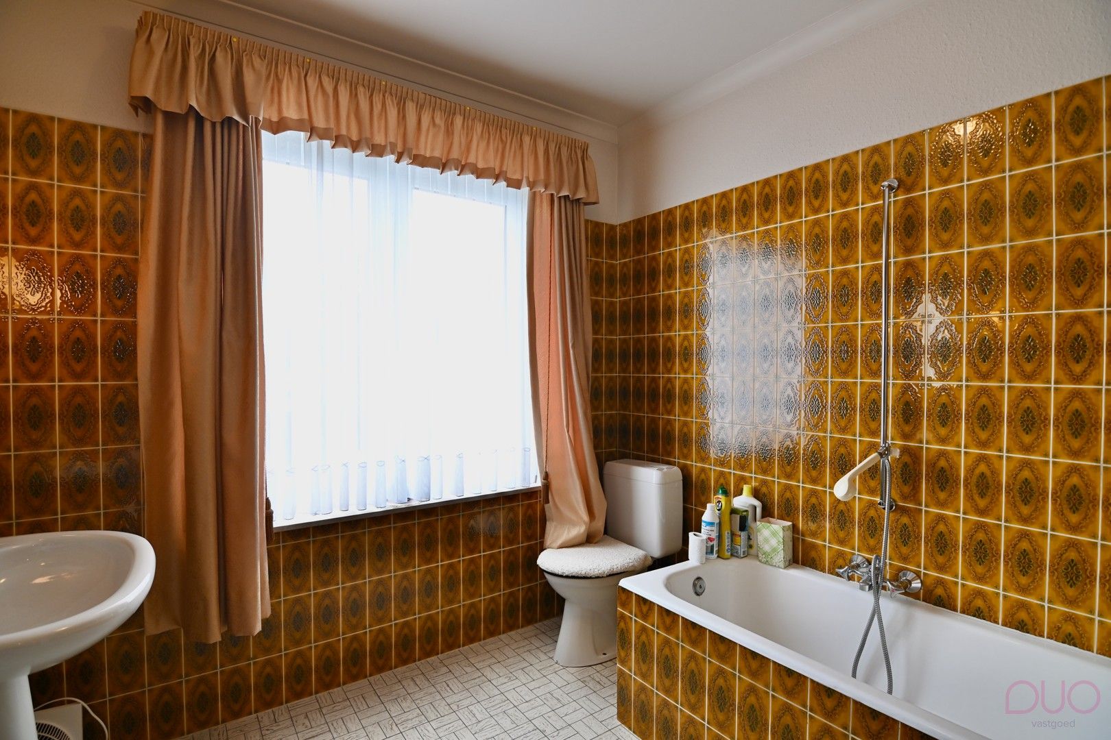 Charmante halfopen gezinswoning nabij het centrum van Sint-Truiden met 2 garages foto 17