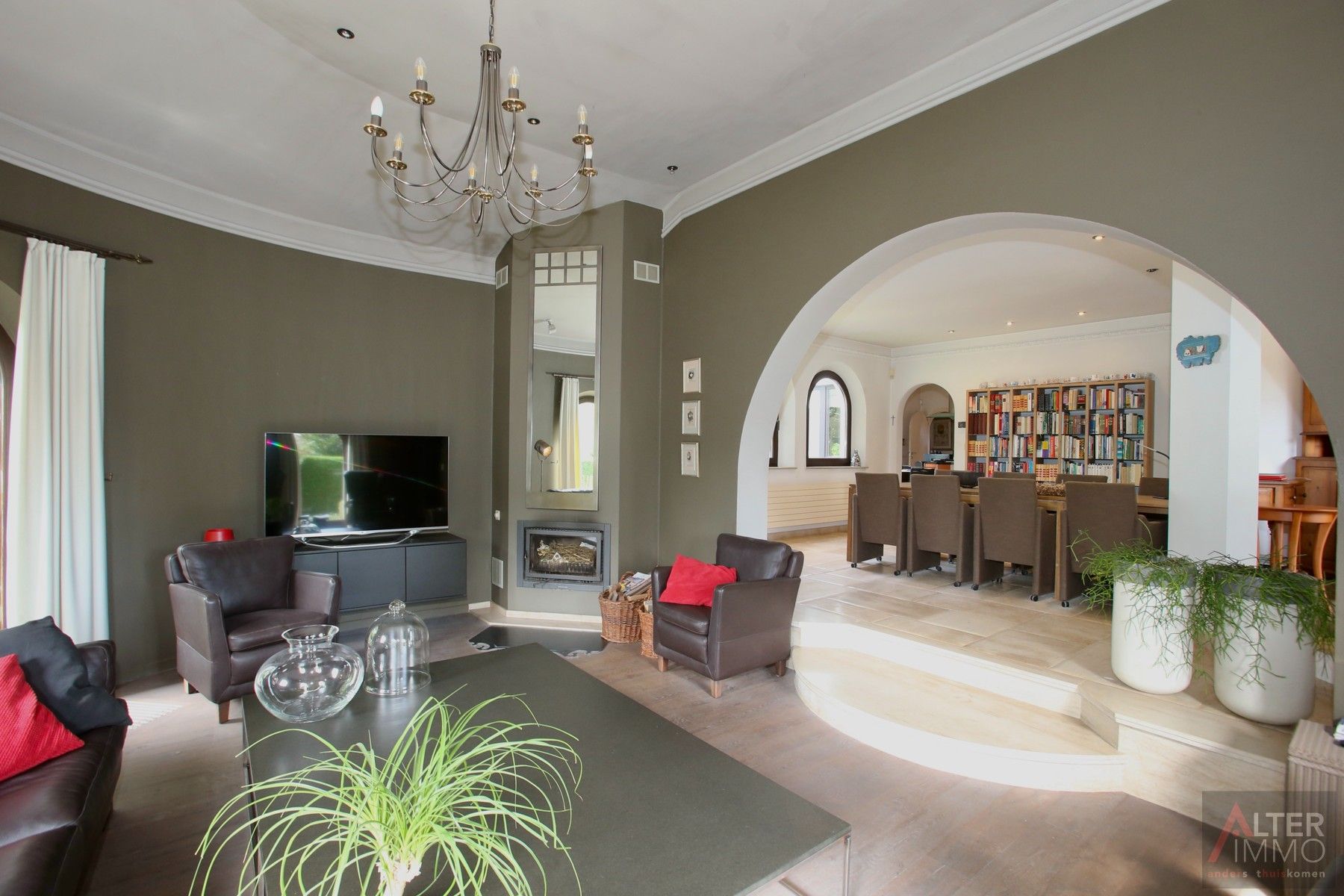 Unieke villa van meer dan 400 m² op een prachtig perceel van ca. 45 are! foto 3