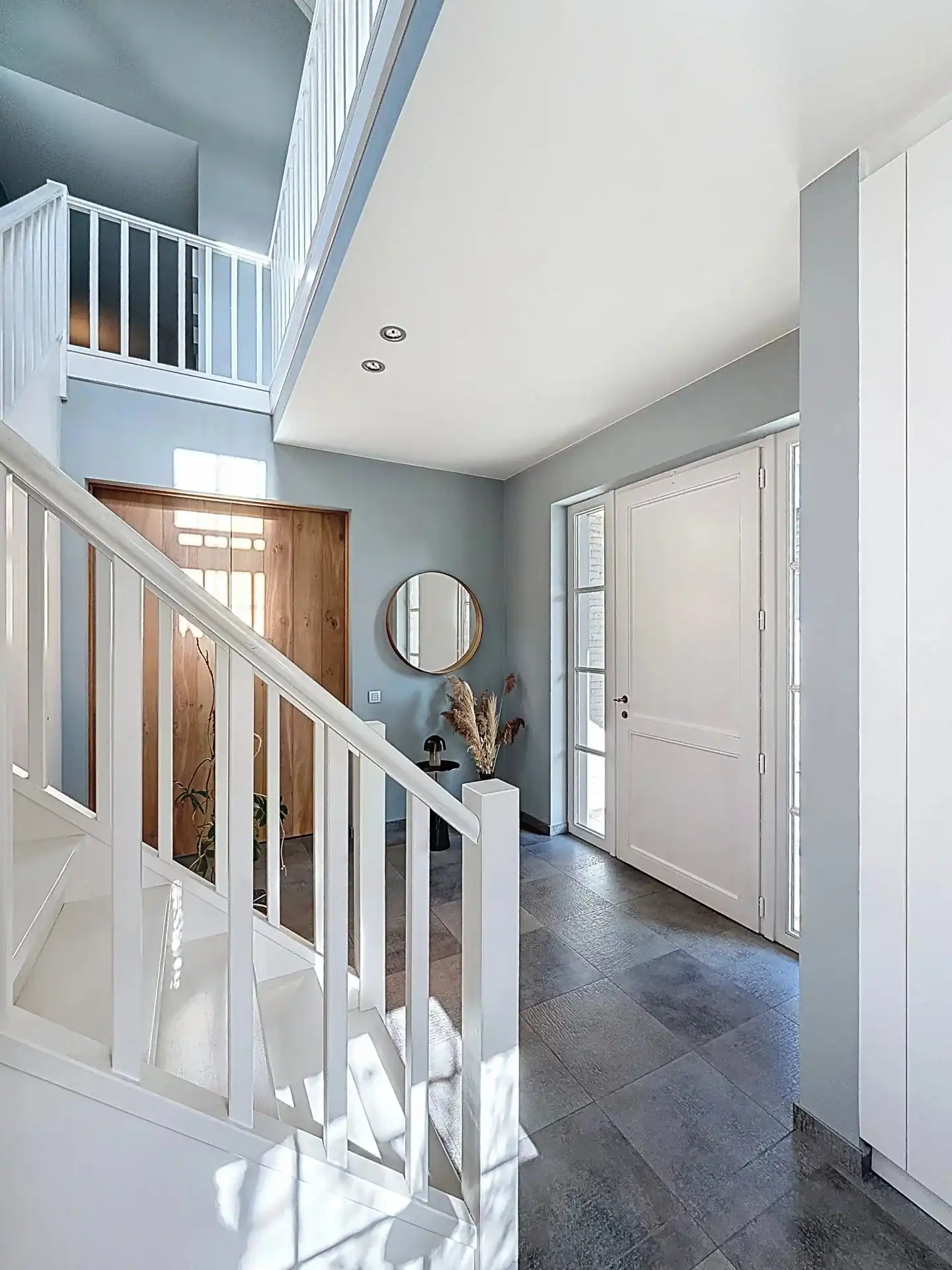 Prachtige luxueus ingerichte woning met 4 slaapkamers en 2 badkamers op een mooi perceel met bijgebouw. foto 4