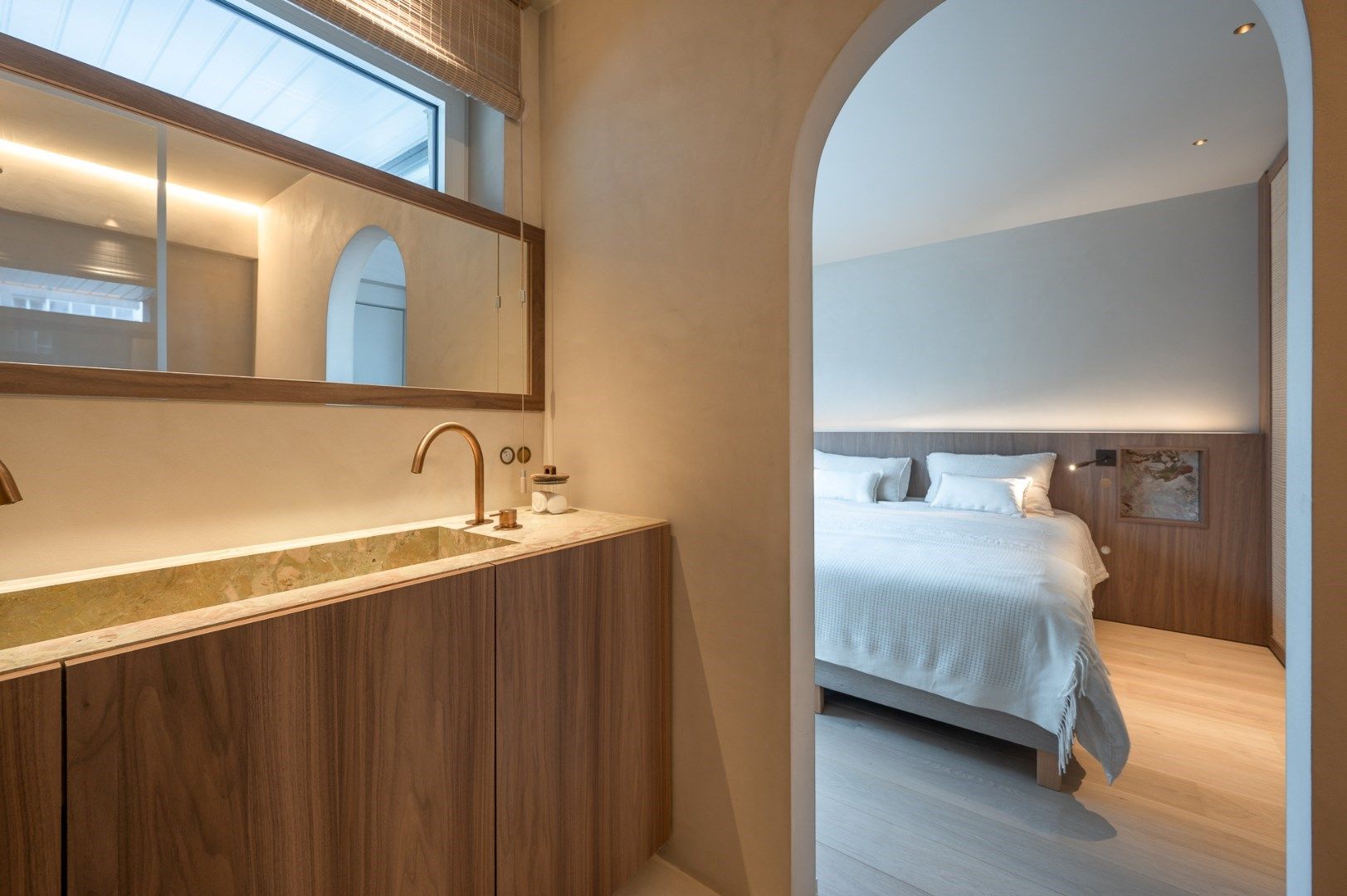 Luxueus gerenoveerd hoekappartement met terrassen en frontaal zeezicht foto 15