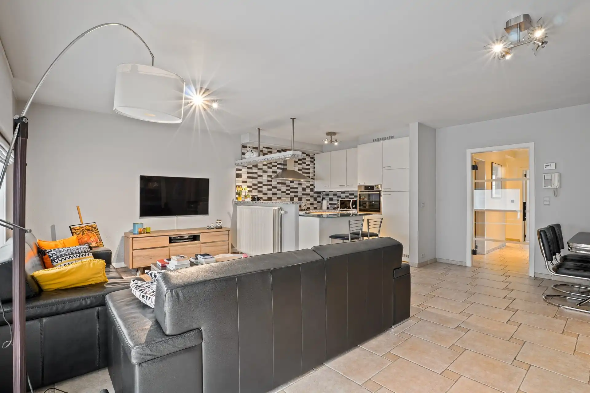 Ruim gelijkvloers appartement met 2 slaapkamers, terras en staanplaats te Berlare foto 7