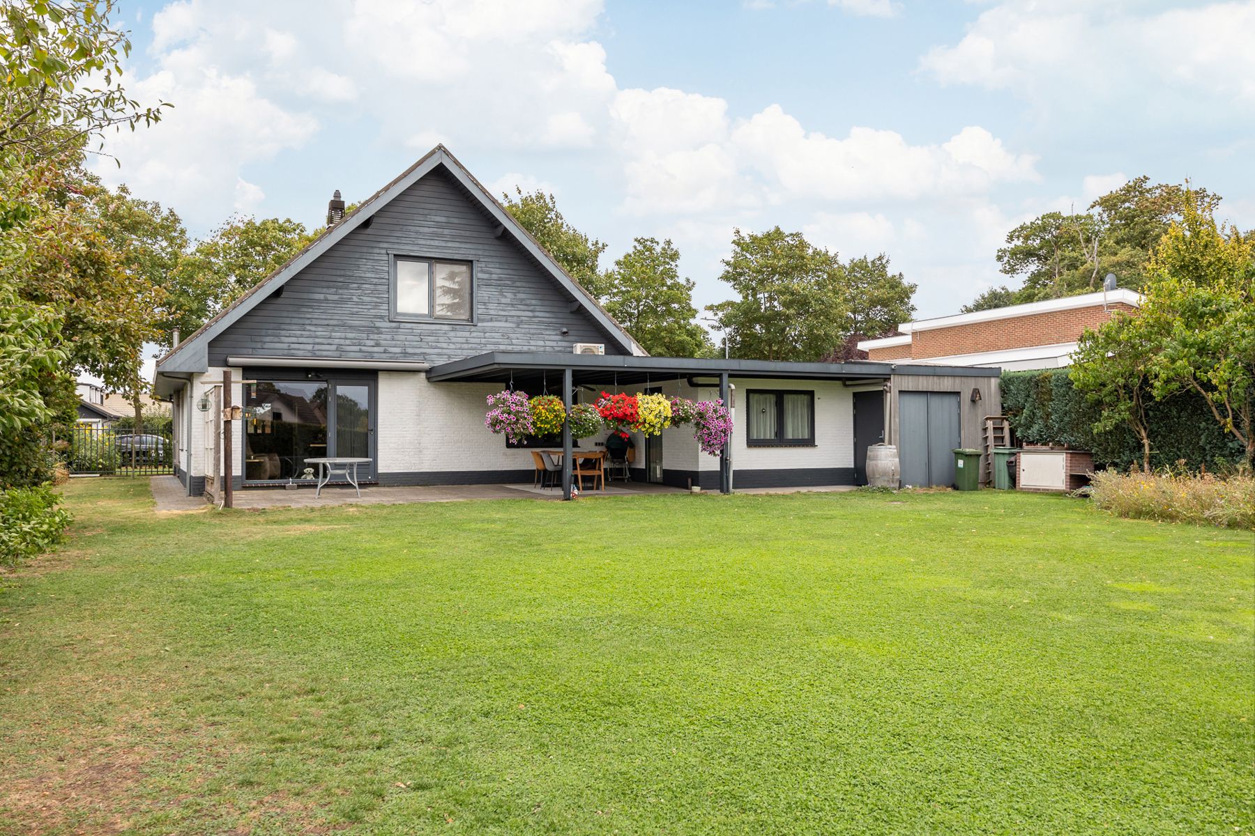 Gerenoveerde gezinswoning met zonrijke tuin op ca 1.081 m². foto 25
