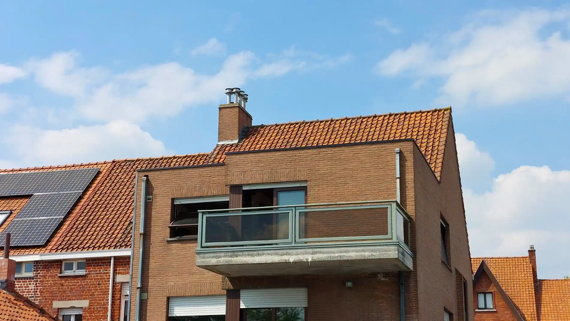 Ruim appartement met 2 slpks + garage foto 2