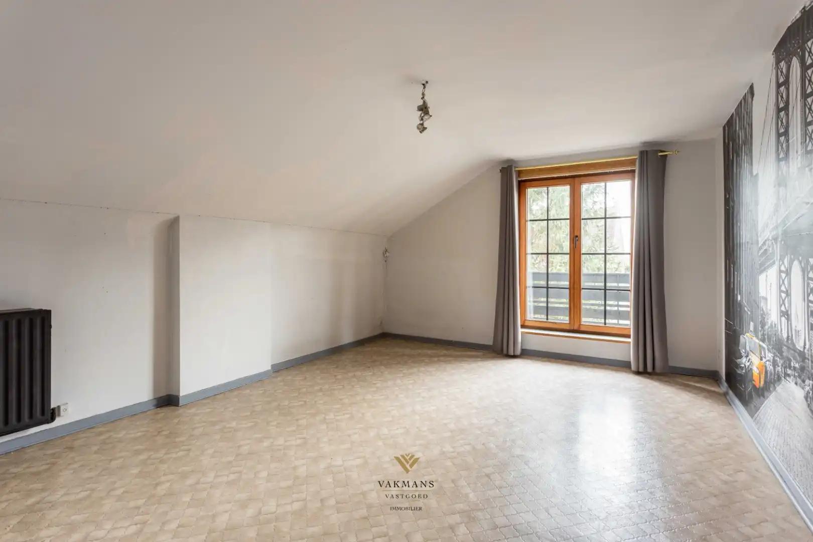 Ruime en charmante alleenstaande woning met 5 slaapkamers en 2 badkamers foto 17