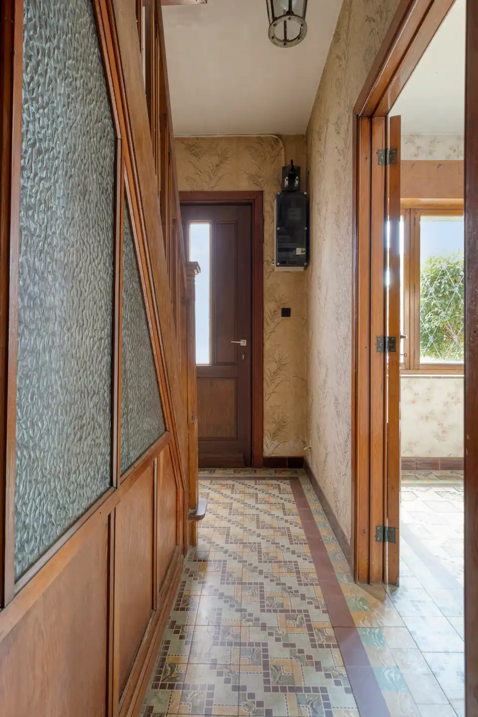 Te renoveren woning met zeer grote tuin op rustige ligging foto 3