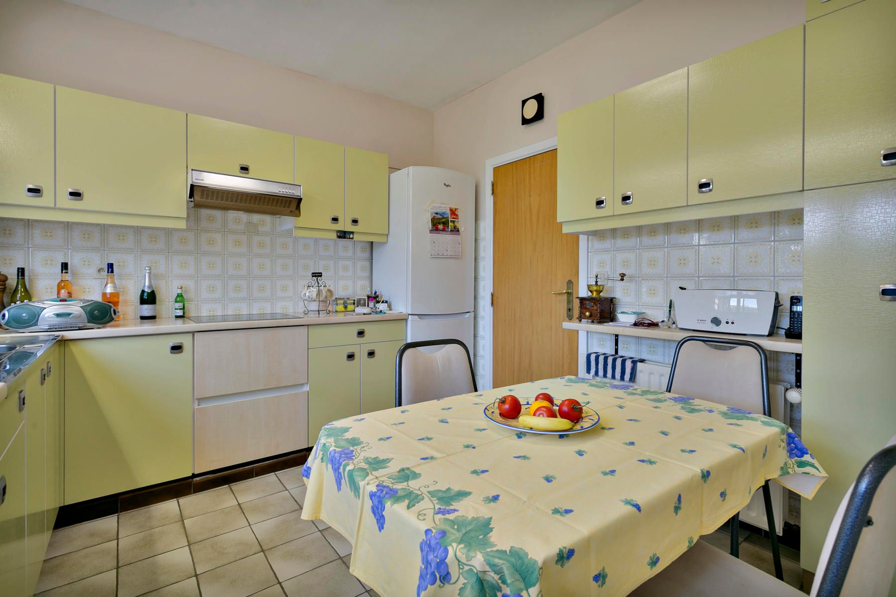 Bungalow met 2 garages, tuin en 3 slaapkamers! foto 13