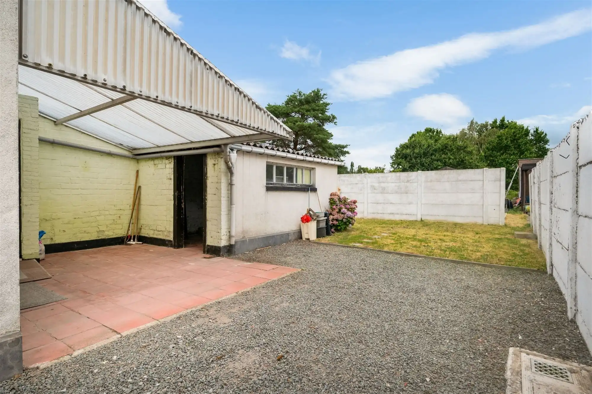 Bescheiden, grondig te moderniseren woning te Onze-Lieve-Vrouw-Waver foto 9