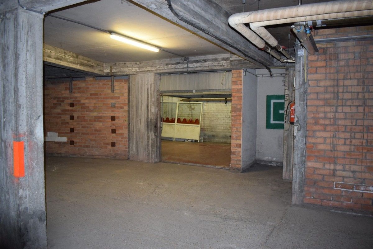 Zeer ruime garage te koop! foto 5