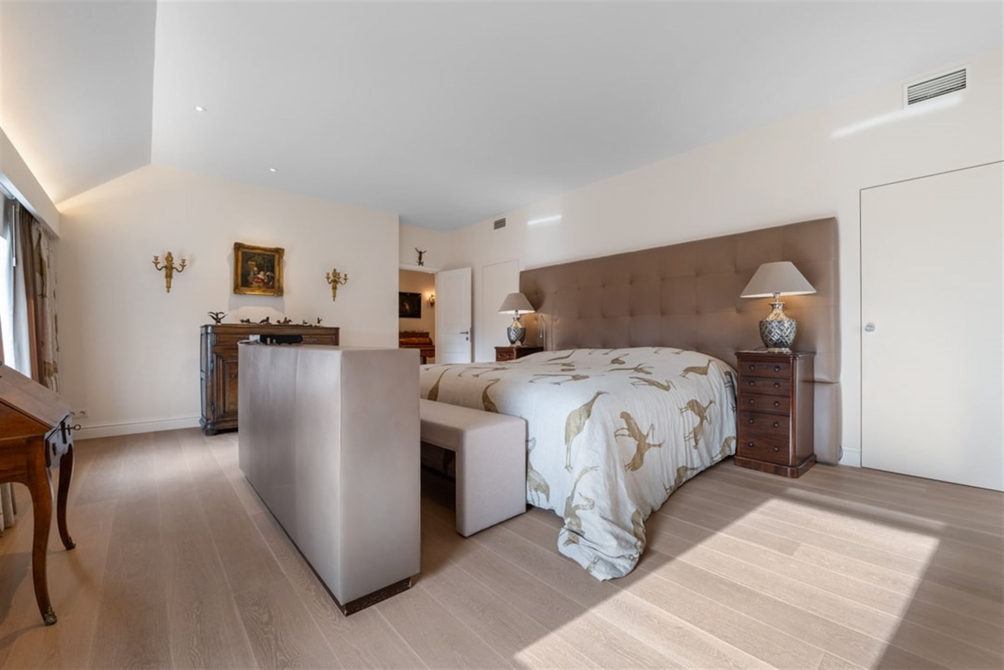 LUXUEUS APPARTEMENT VAN 365M² MET AFWERKING VAN HOOGSTE KWALITEIT IN TONGEREN foto 21