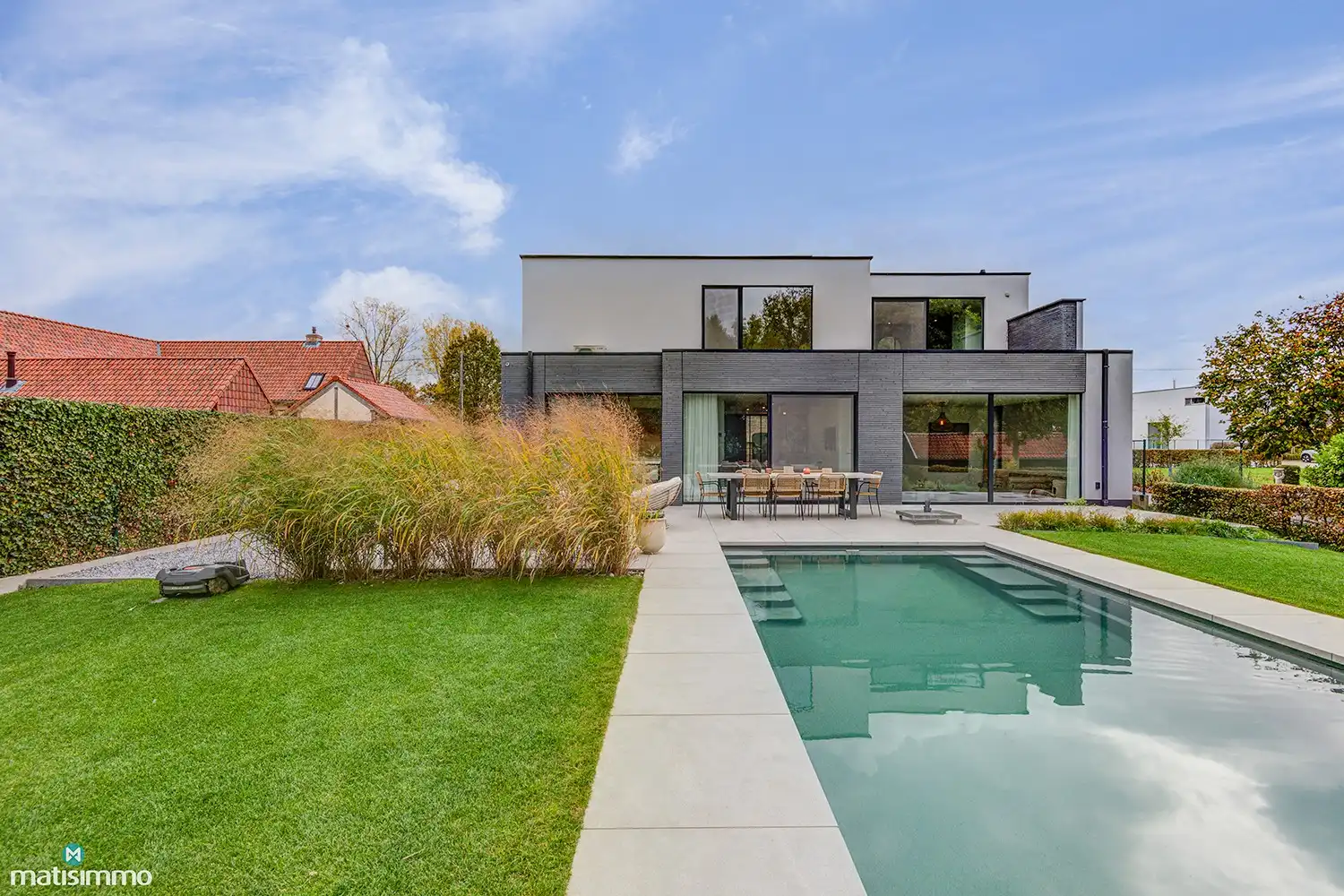 MODERNE VILLA MET INGEBOUWD ZWEMBAD, 3 SLAAPKAMERS EN PRAKTIJKGEDEELTE IN RUSTIGE OMGEVING TE WELLEN foto {{pictureIndex}}