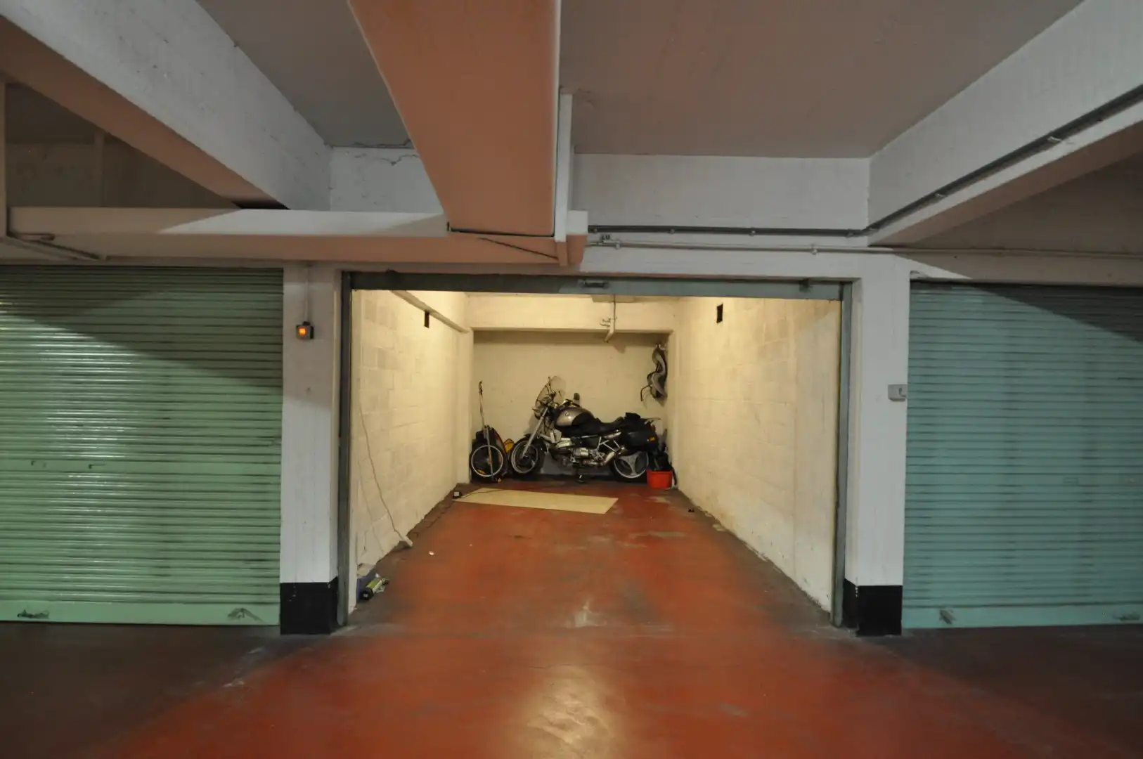 Goed gelegen garagebox, vlak aan het Stübbenpark te Duinbergen. foto 2