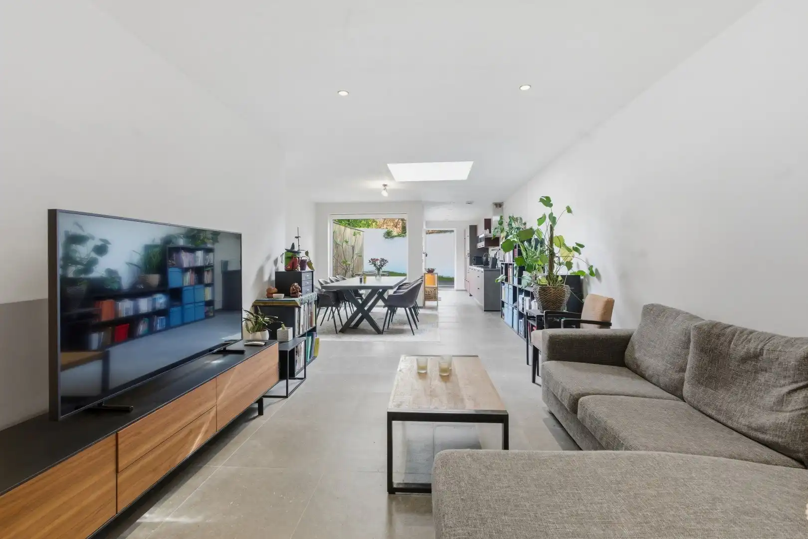 Exclusief gerenoveerde herenwoning met 4 slaapkamers, 2 badkamers en een adembenemende stadstuin. foto 6