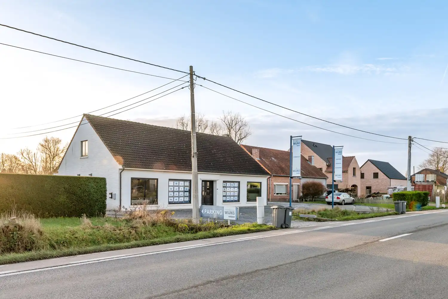 Uiterst gunstig gelegen kantoor met woonst. foto {{pictureIndex}}