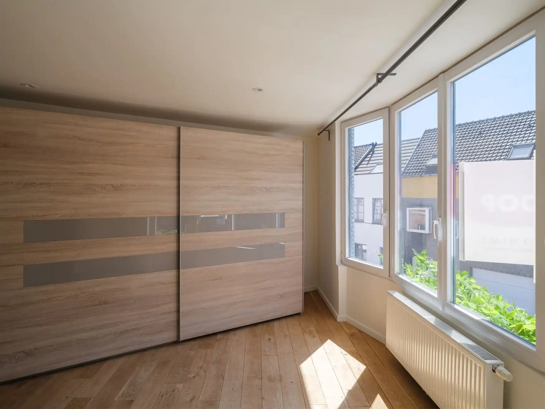 Instapklare woning met 4 kamers en koer in Gent foto 15
